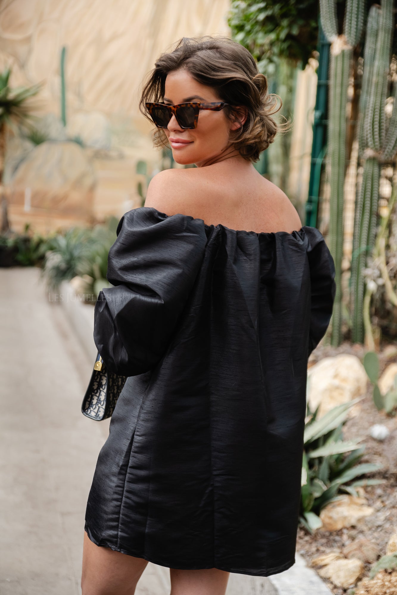 Lori off-shoulder mini-jurk zwart