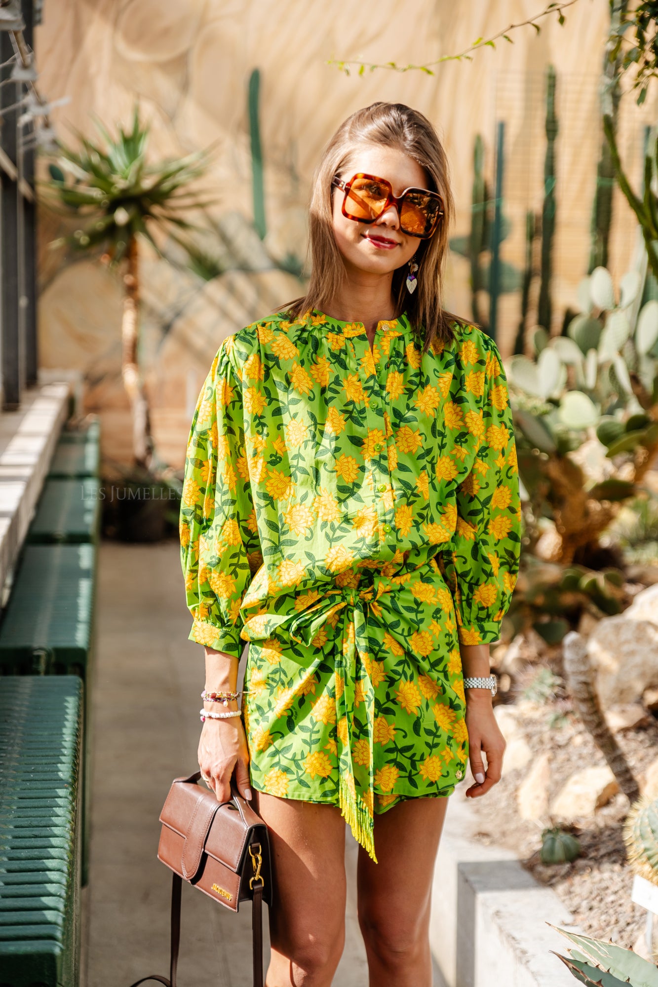 Mila short pineapple flower