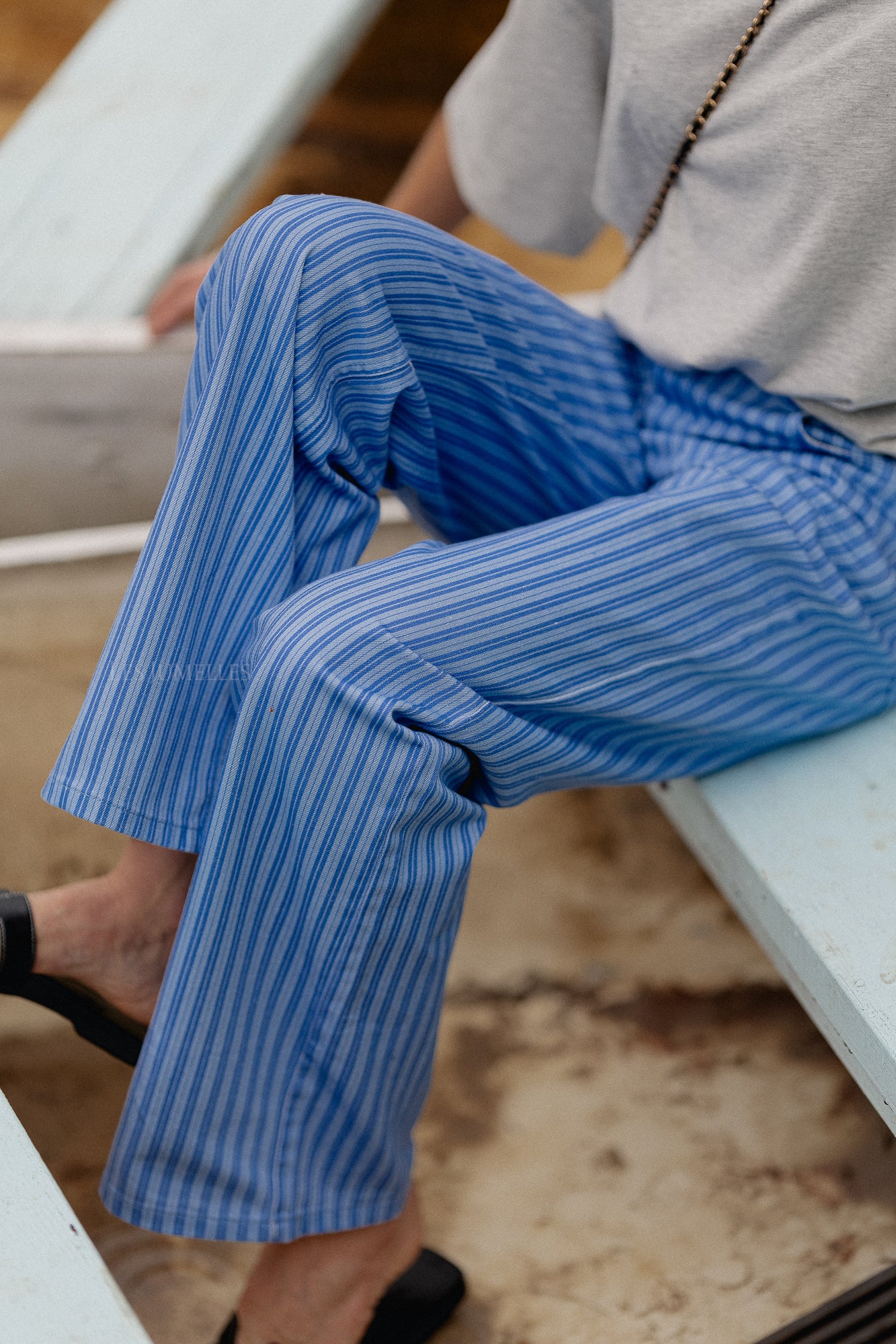 Pantalon Yve à rayures bleues – Les Jumelles