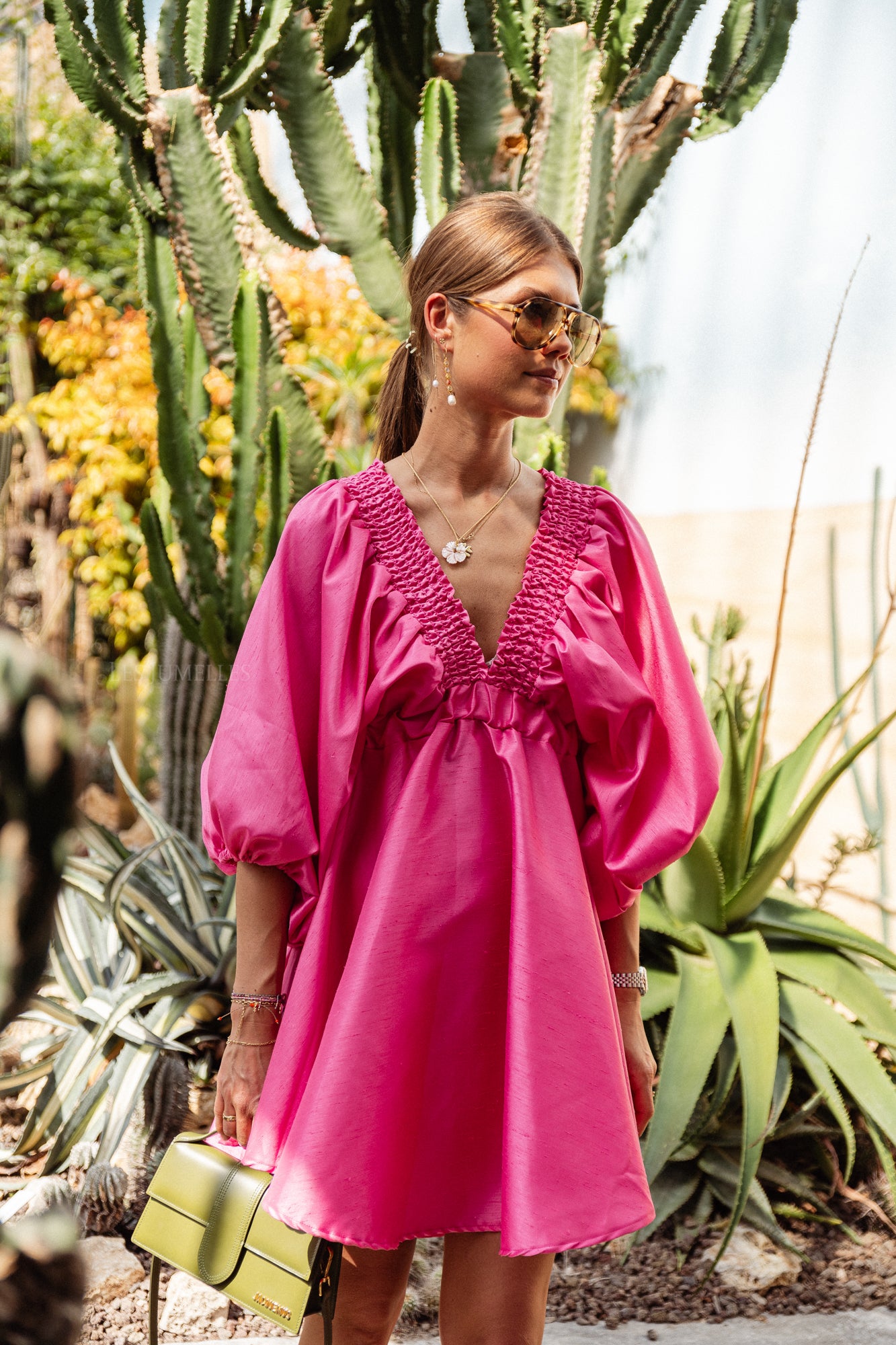 Ella V-Ausschnitt kurzes Kleid fuchsia