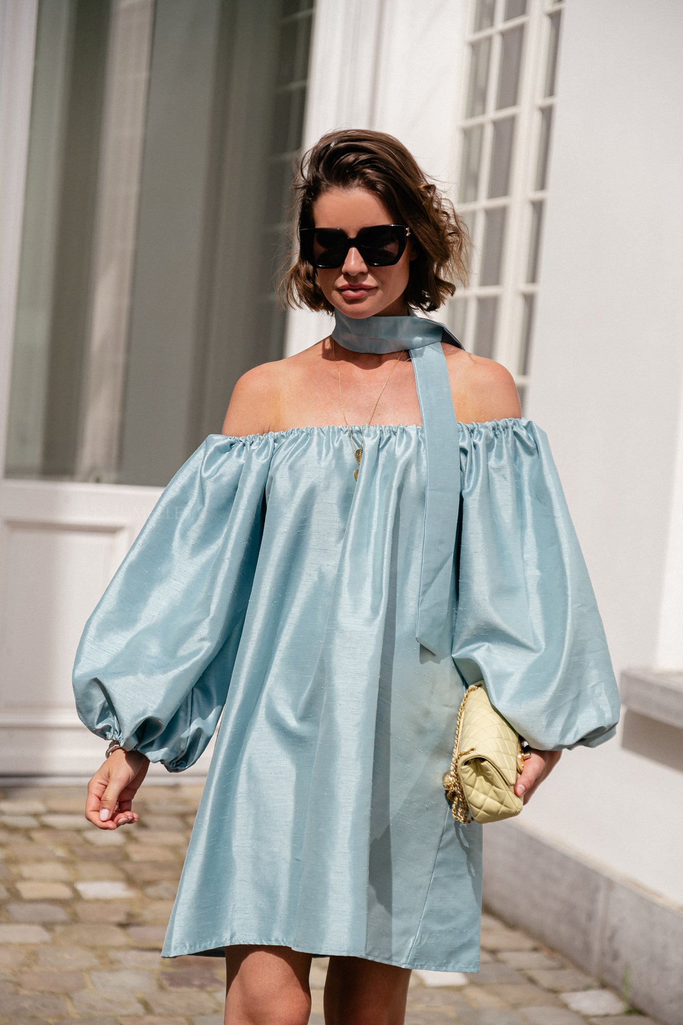 Ella Schulterfreies Kleid in Staubblau