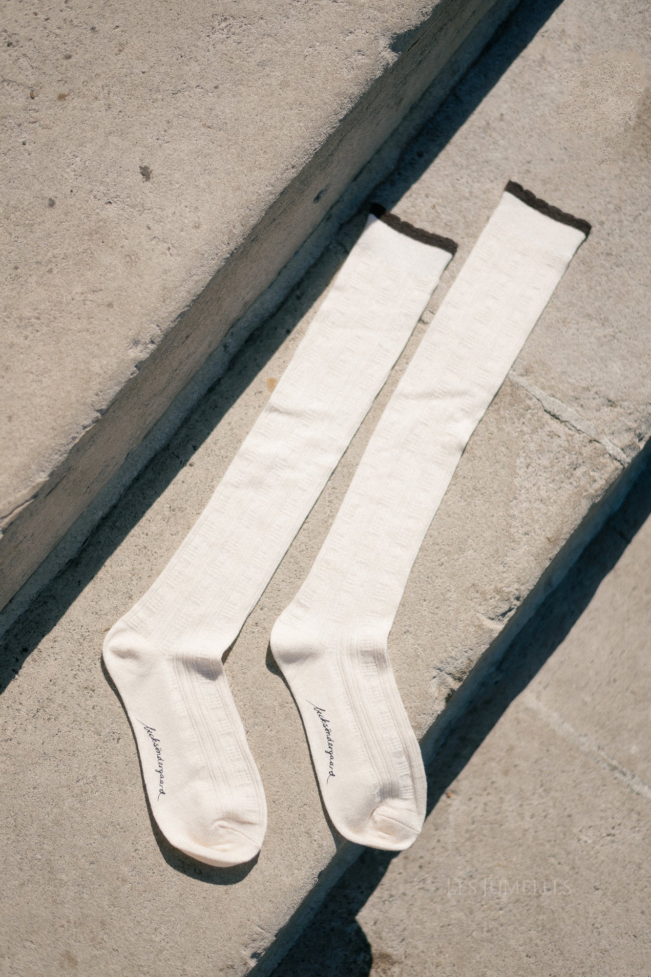 Scallop knee sock birch white