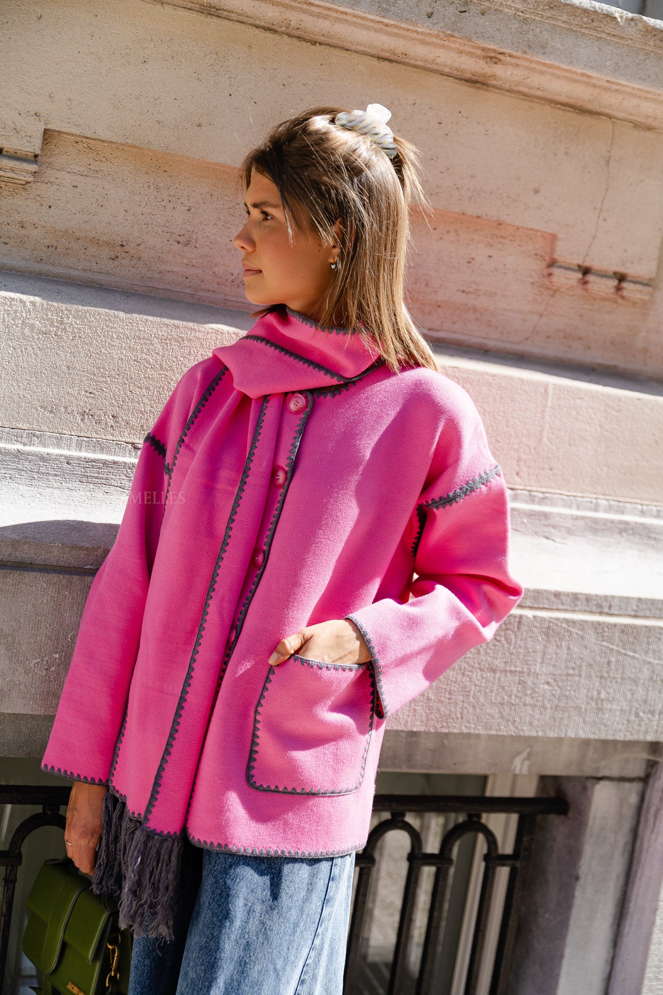 <tc>Veste Ivy avec écharpe fuchsia</tc>