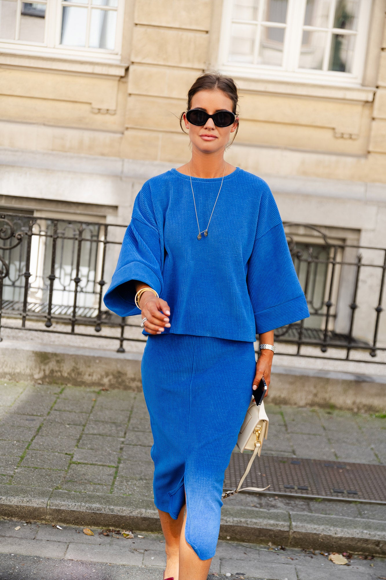 Annisa velvet set royal blue