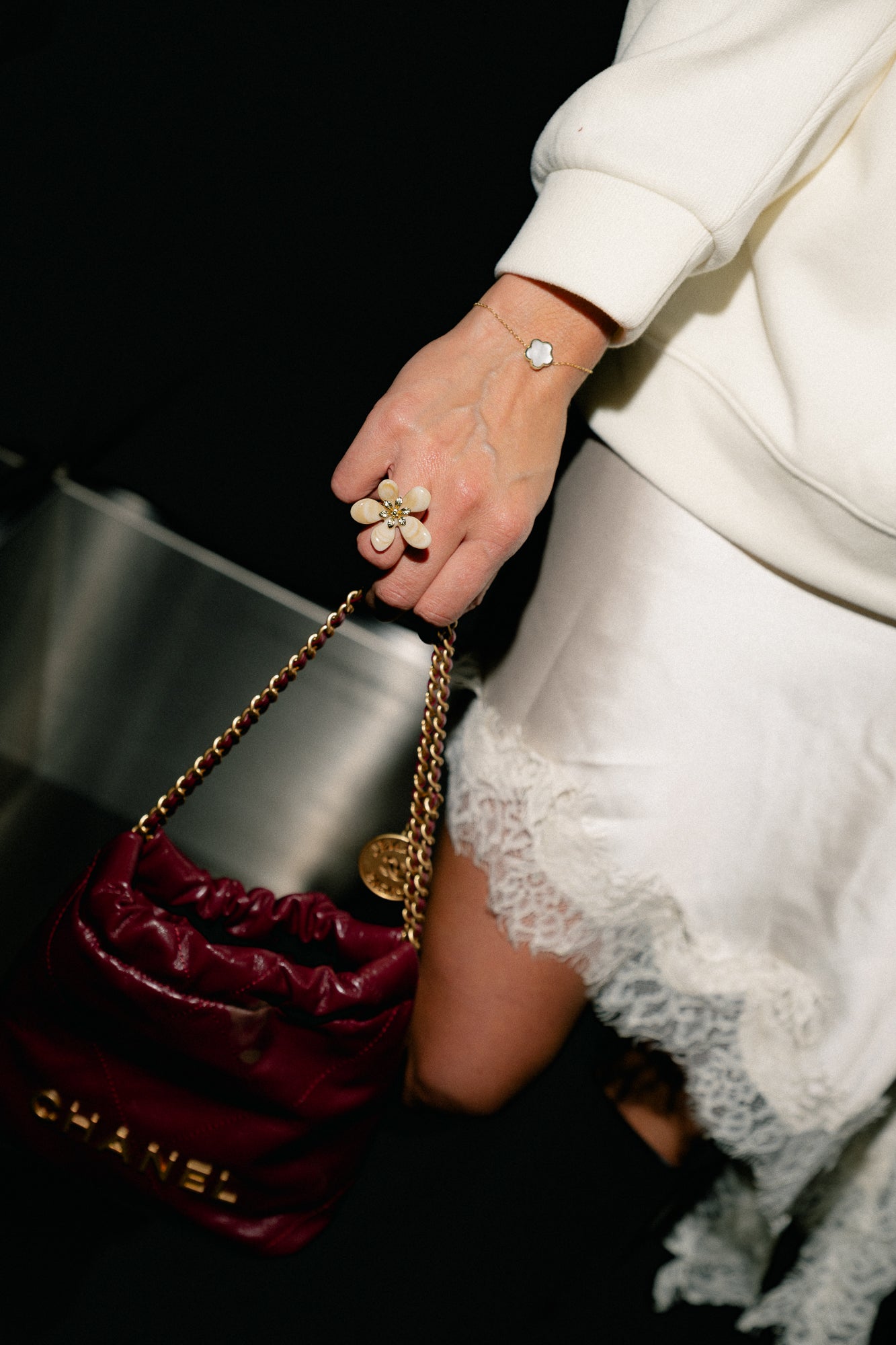 Flower ring ecru