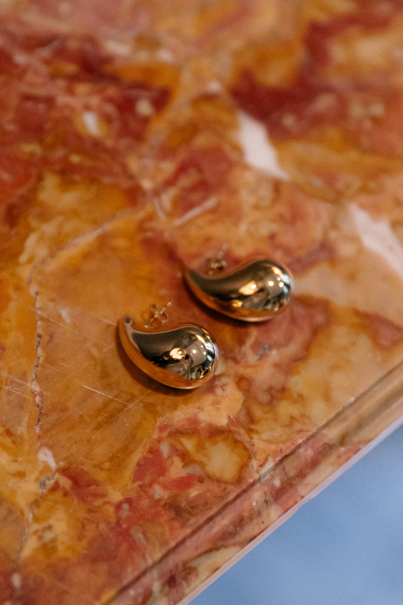 Big drop earrings gold
