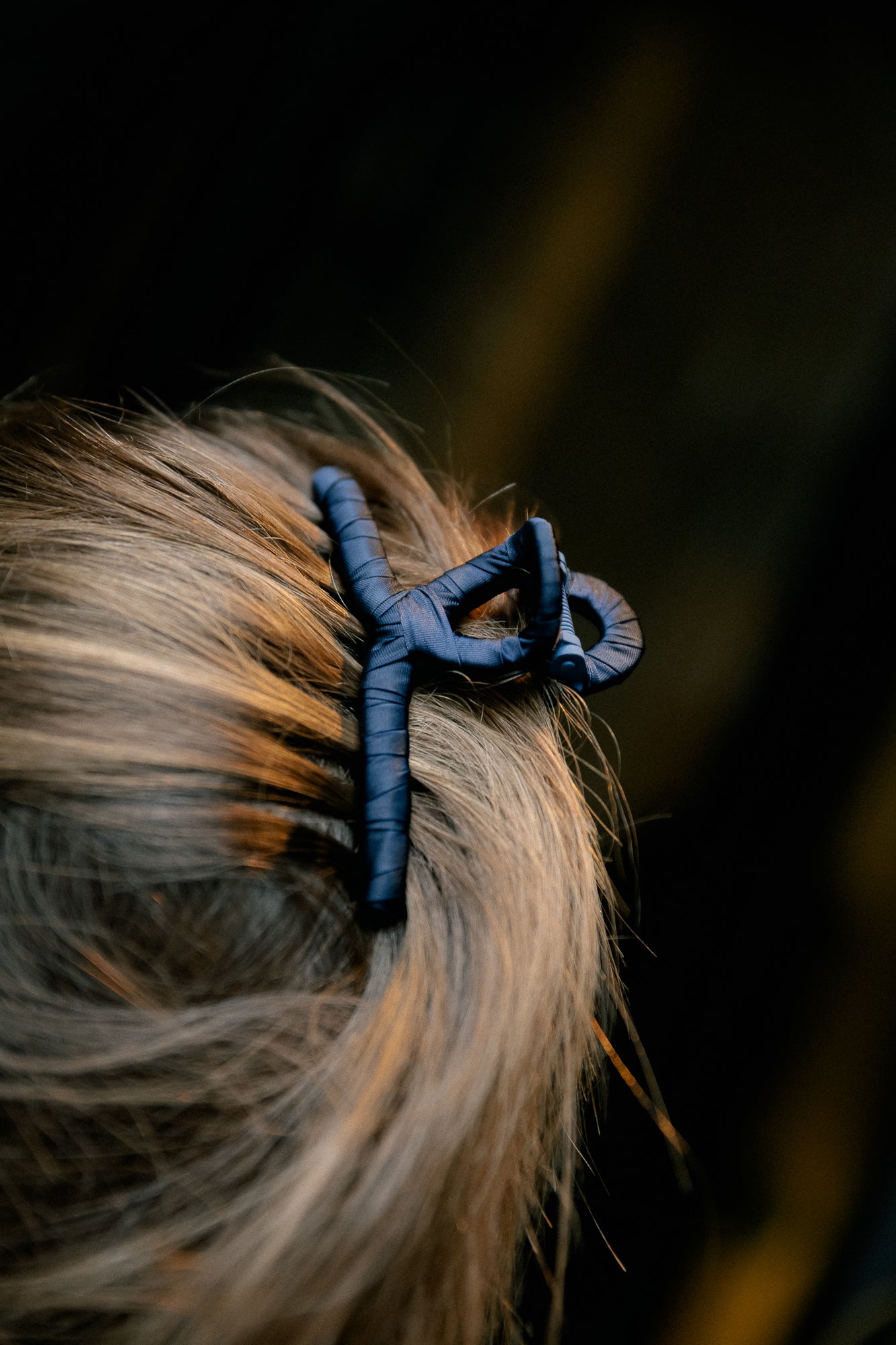 Luster Celabrina hair claw blue nights
