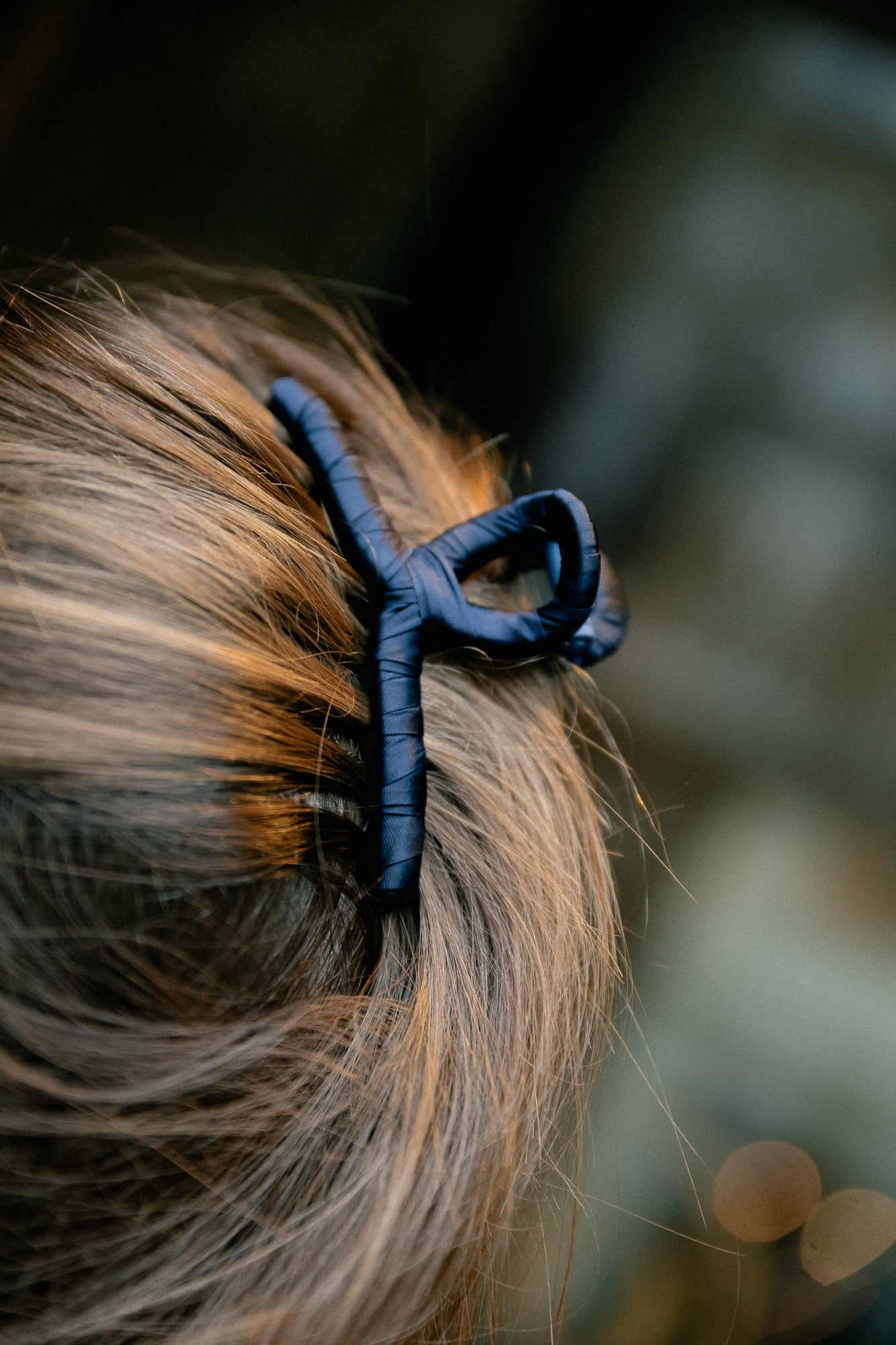 Luster Celabrina hair claw blue nights