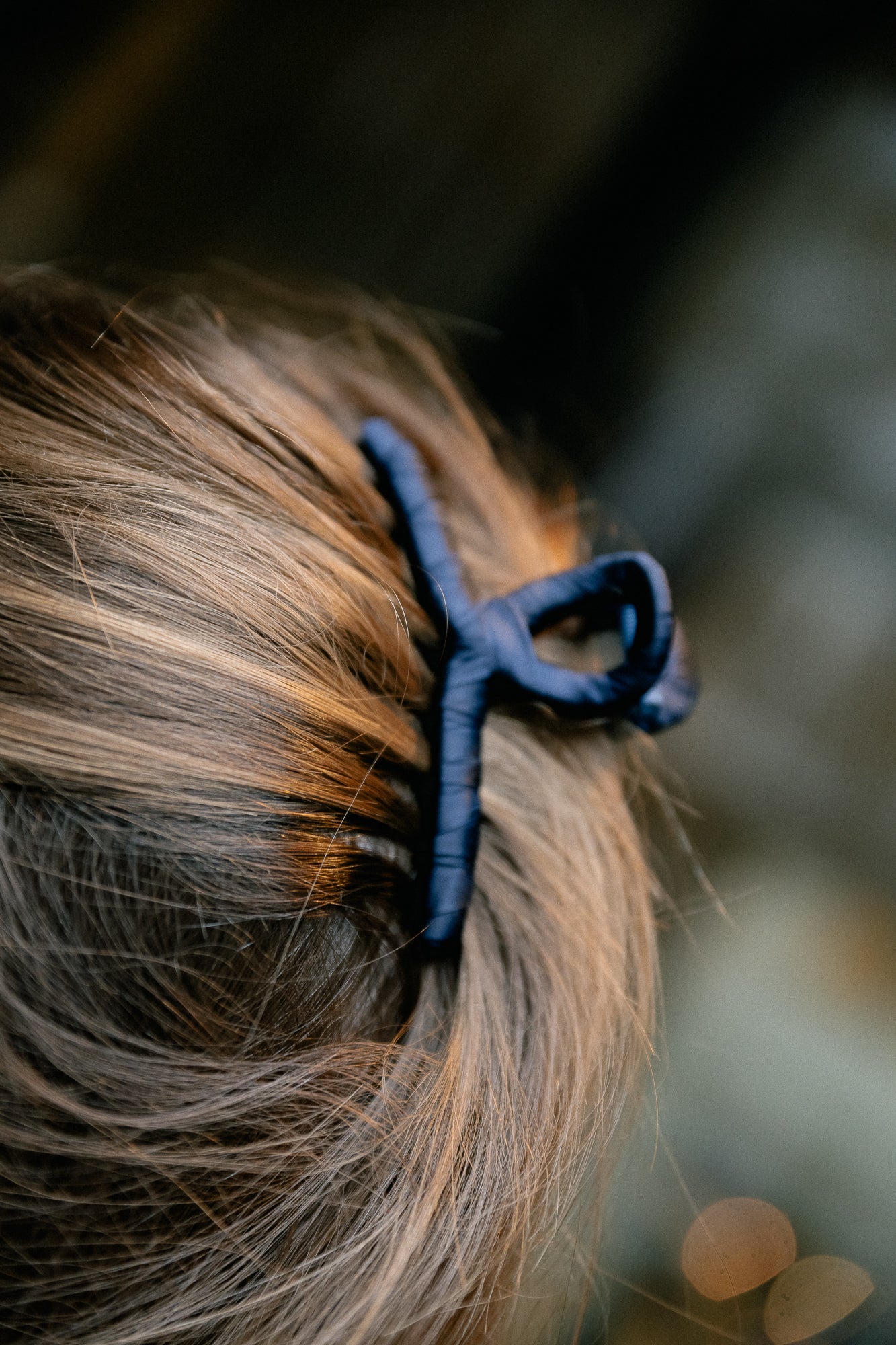 Luster Celabrina hair claw blue nights