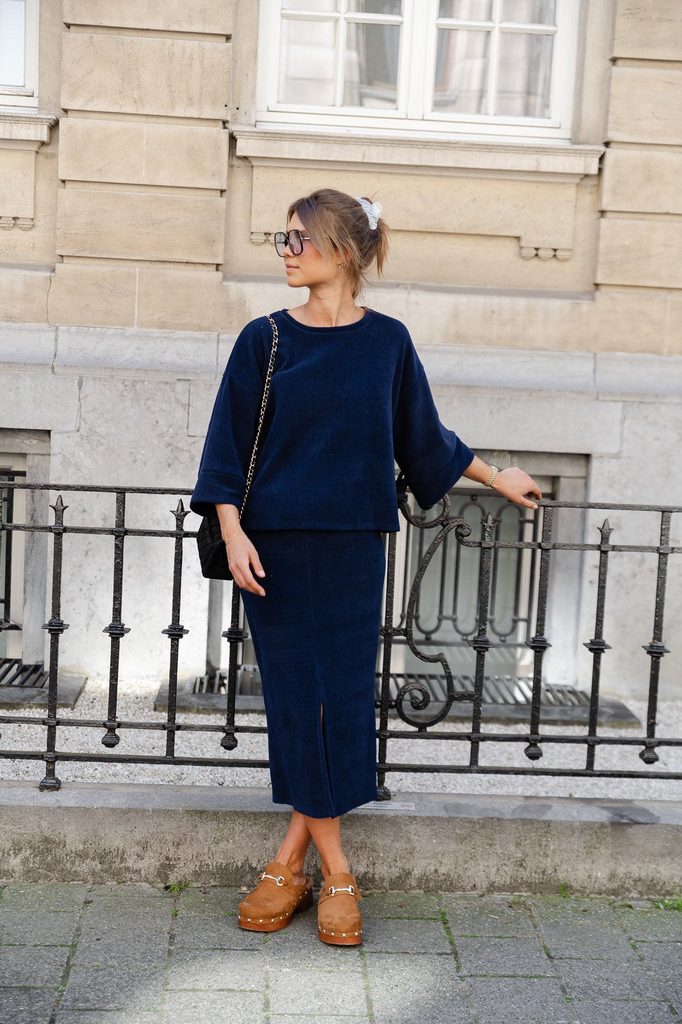 <tc>Annisa Samt Set navy</tc>