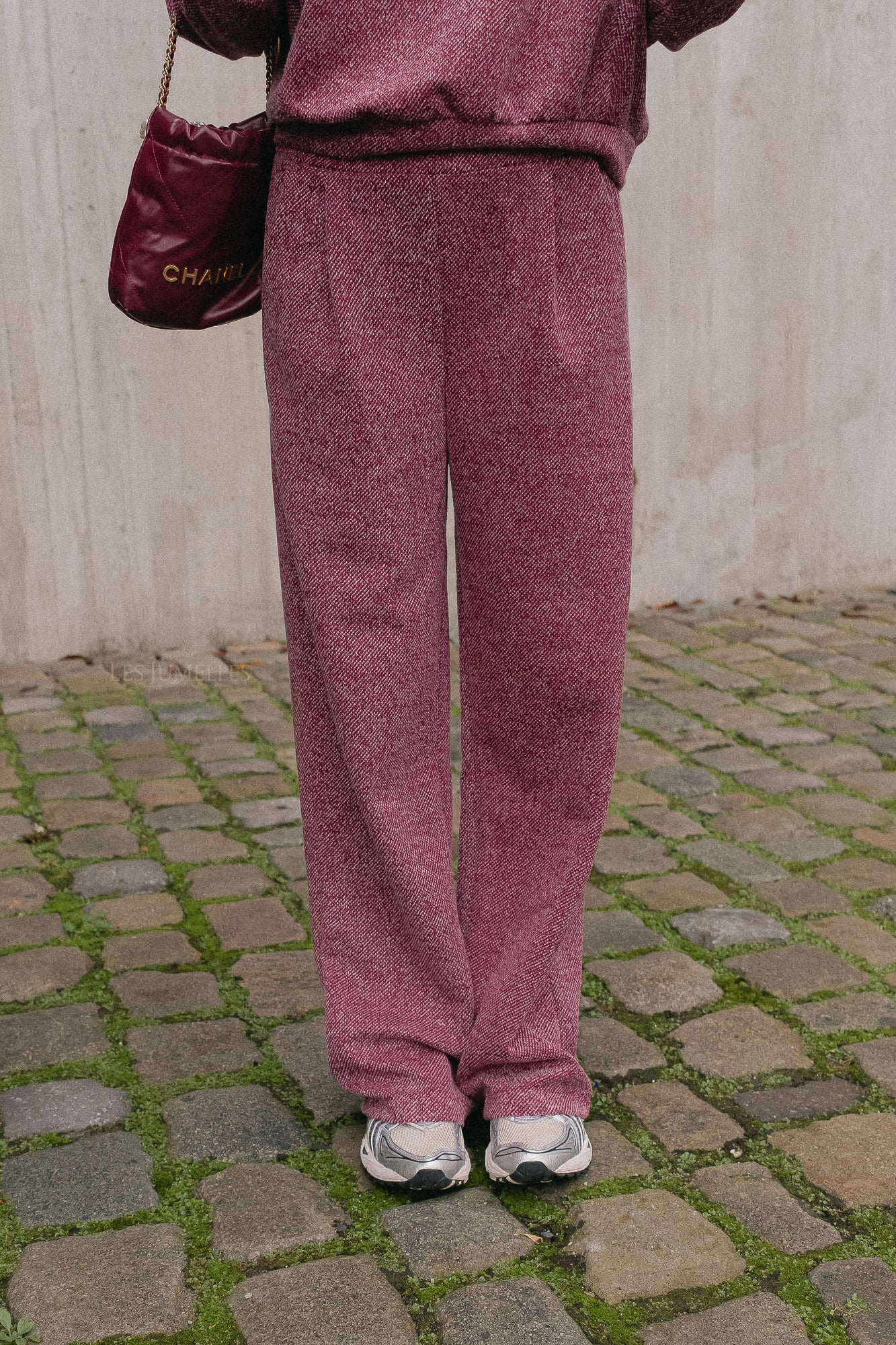 Dyanne Hose in Burgunder