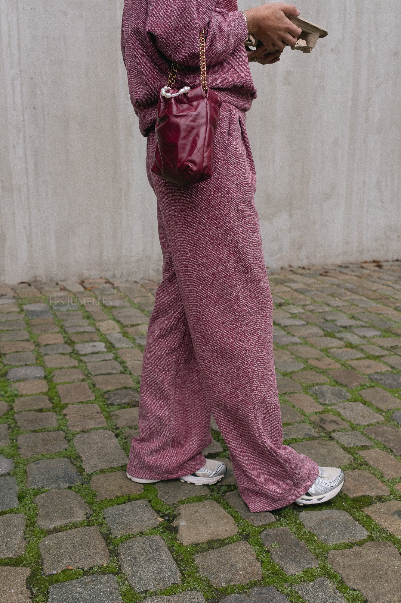 Dyanne Hose in Burgunder