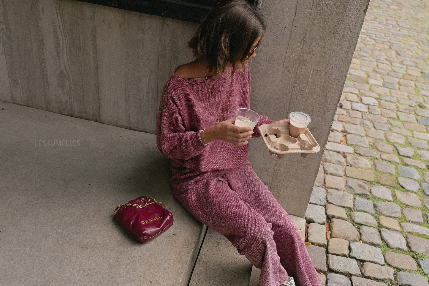 Dyanne Hose in Burgunder