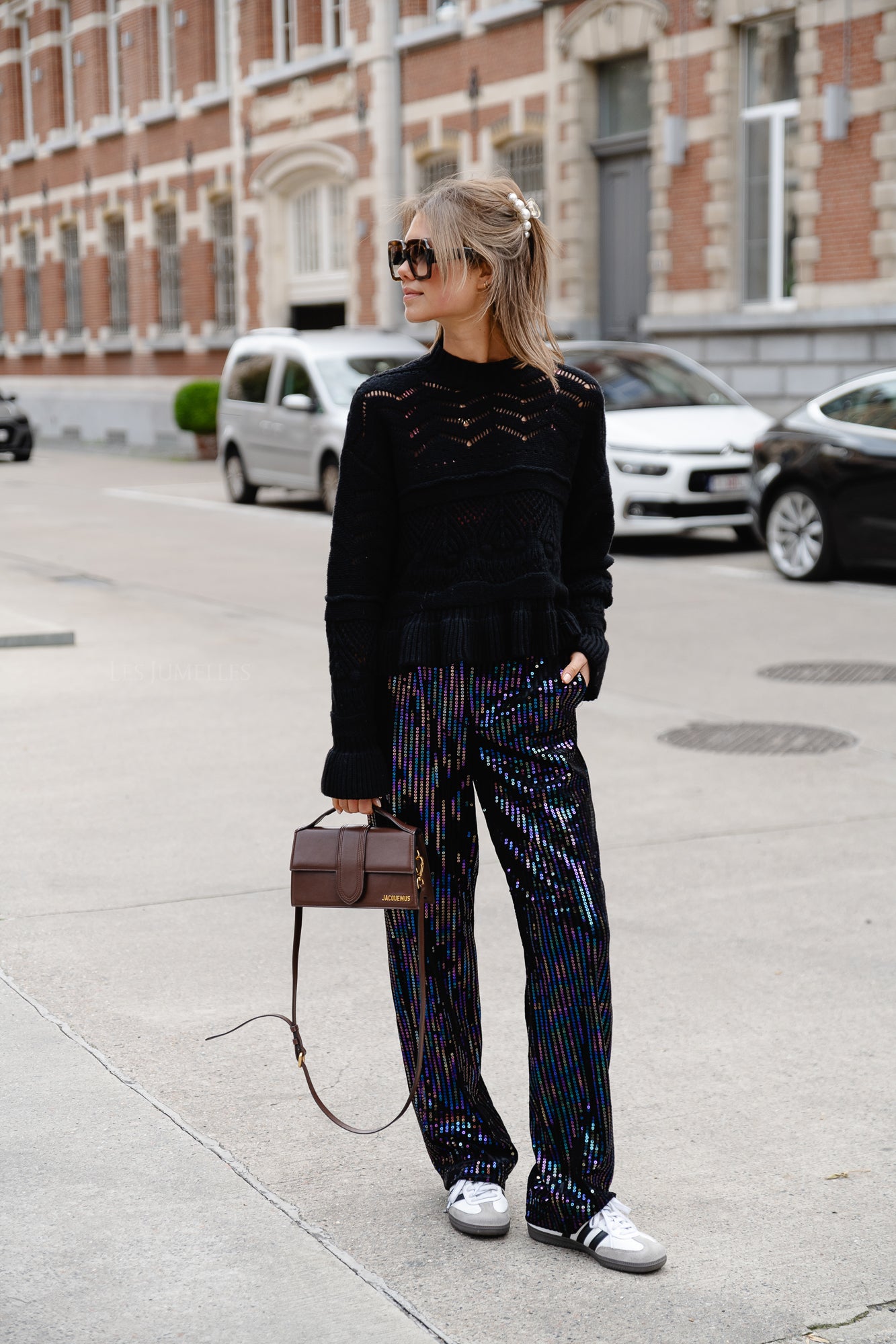 <tc>Pantalon droit à paillettes Yaseliva noir</tc>