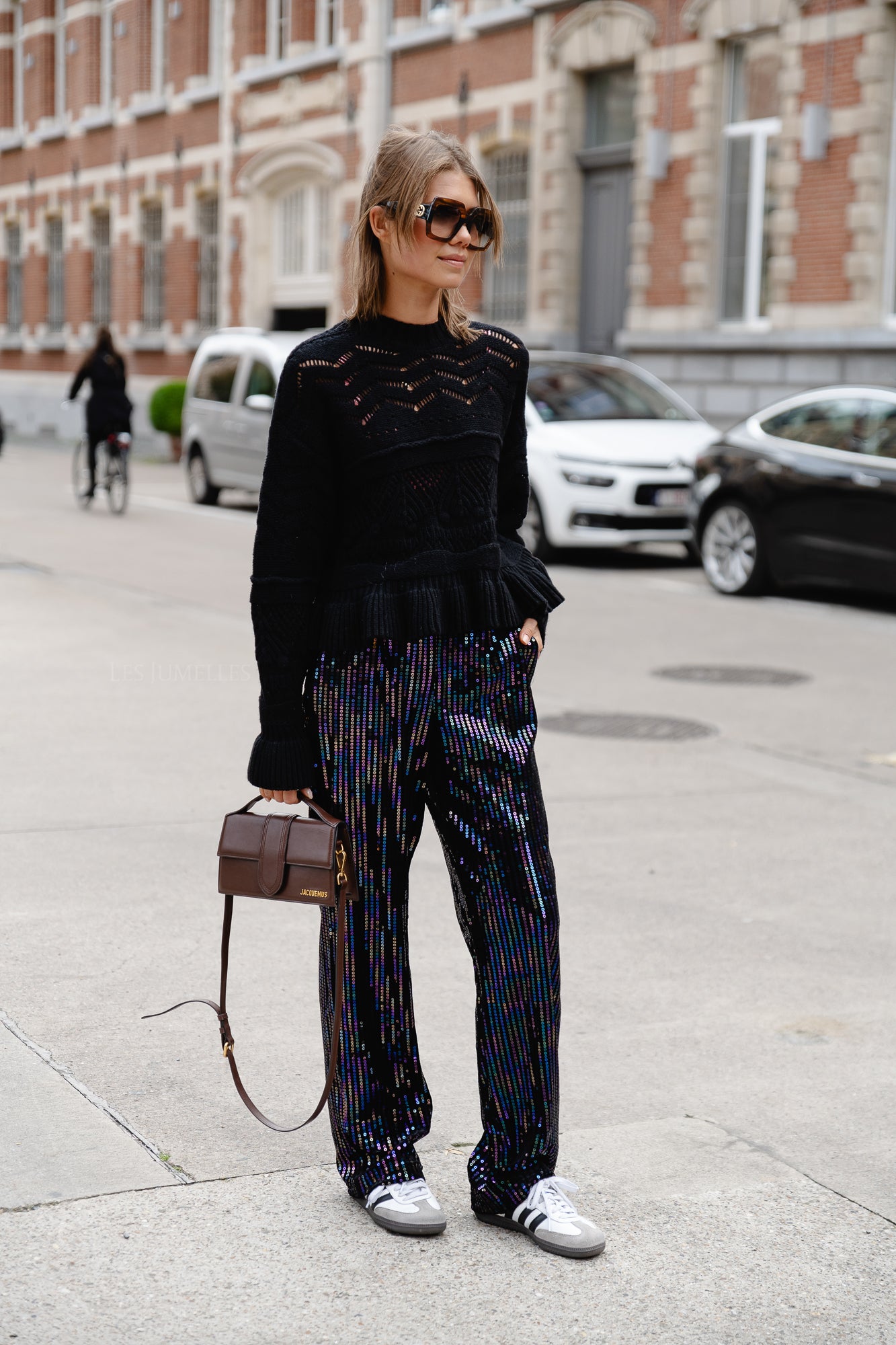 <tc>Pantalon droit à paillettes Yaseliva noir</tc>