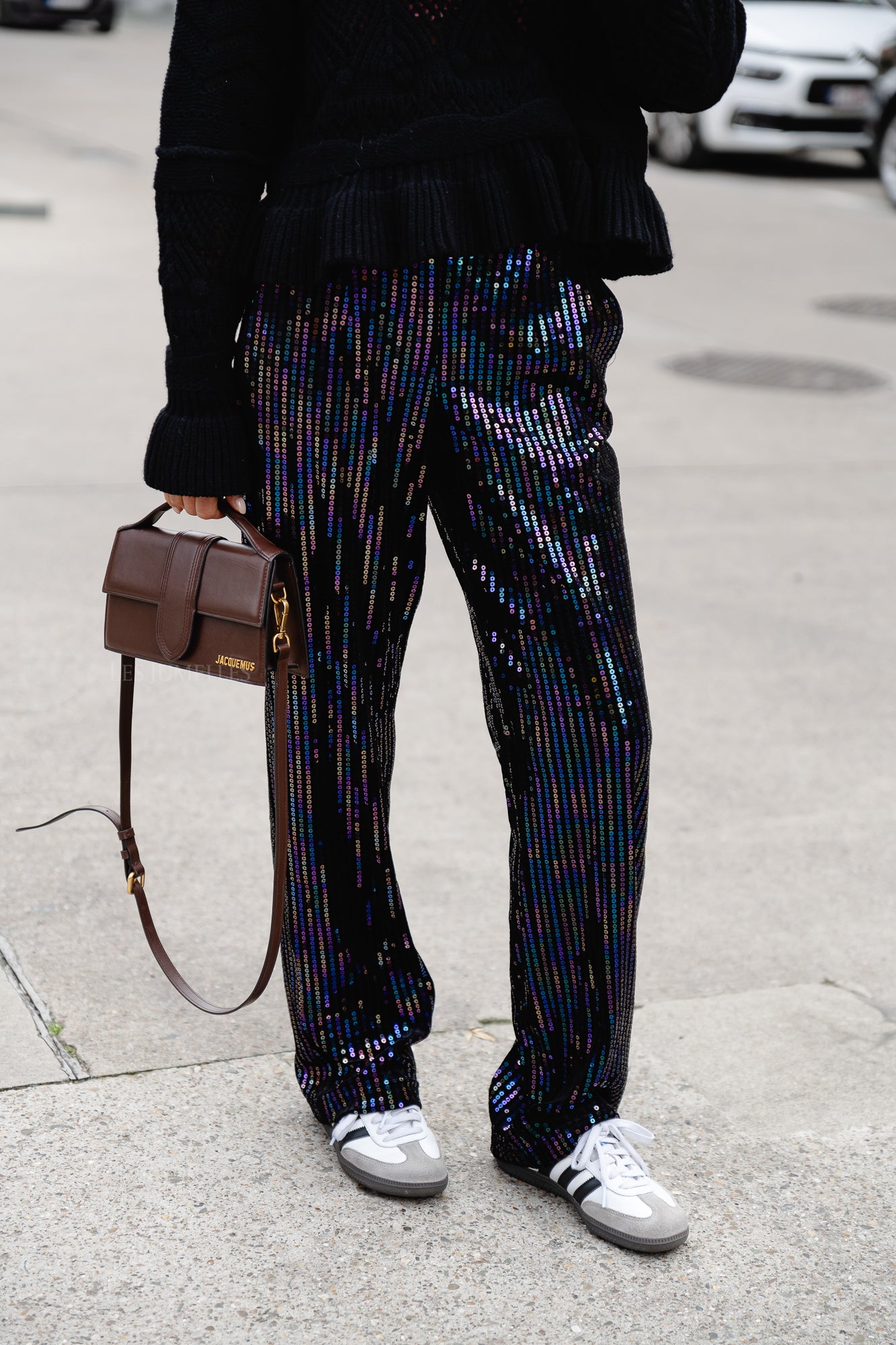 <tc>Pantalon droit à paillettes Yaseliva noir</tc>