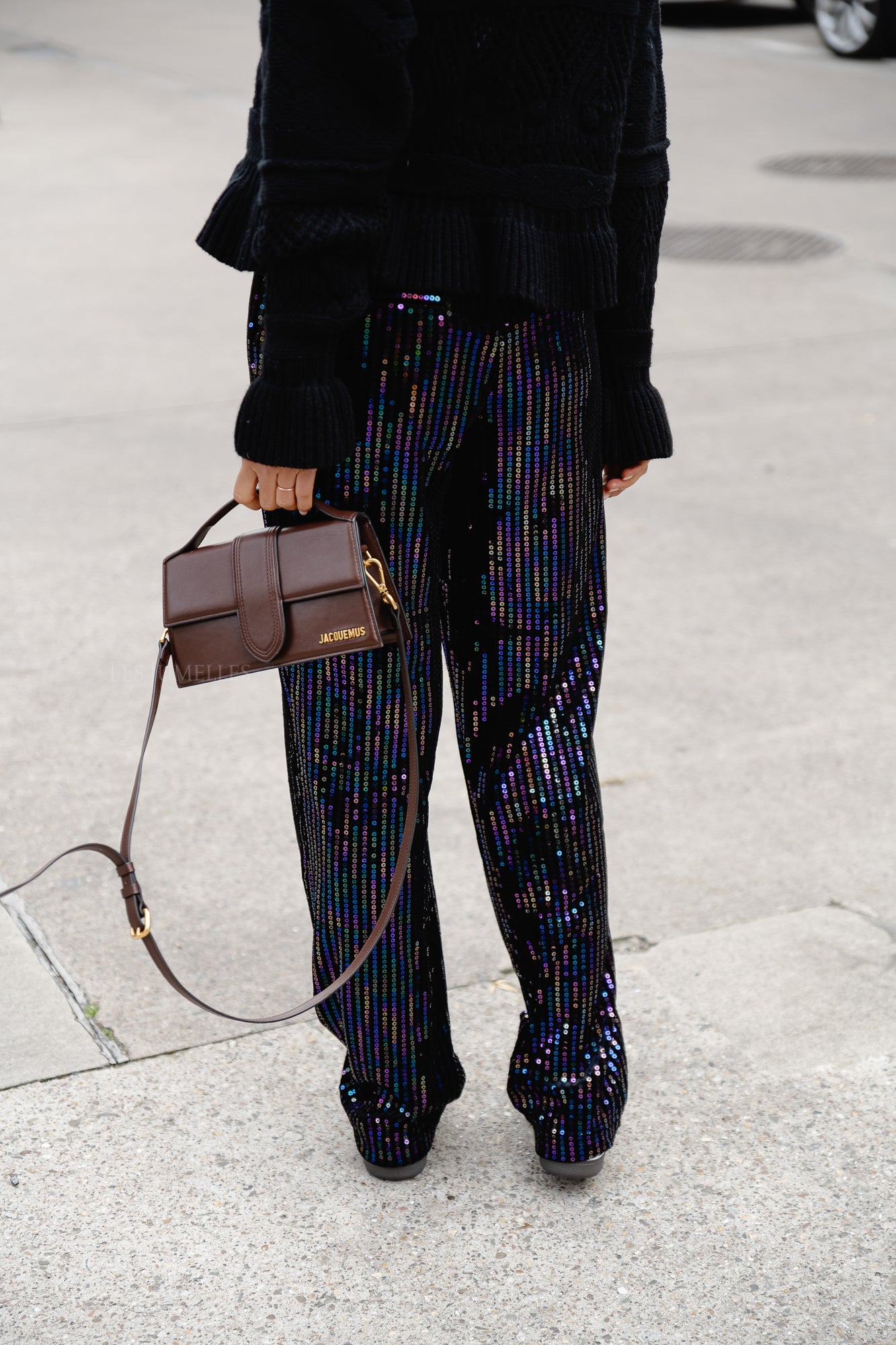 <tc>Pantalon droit à paillettes Yaseliva noir</tc>