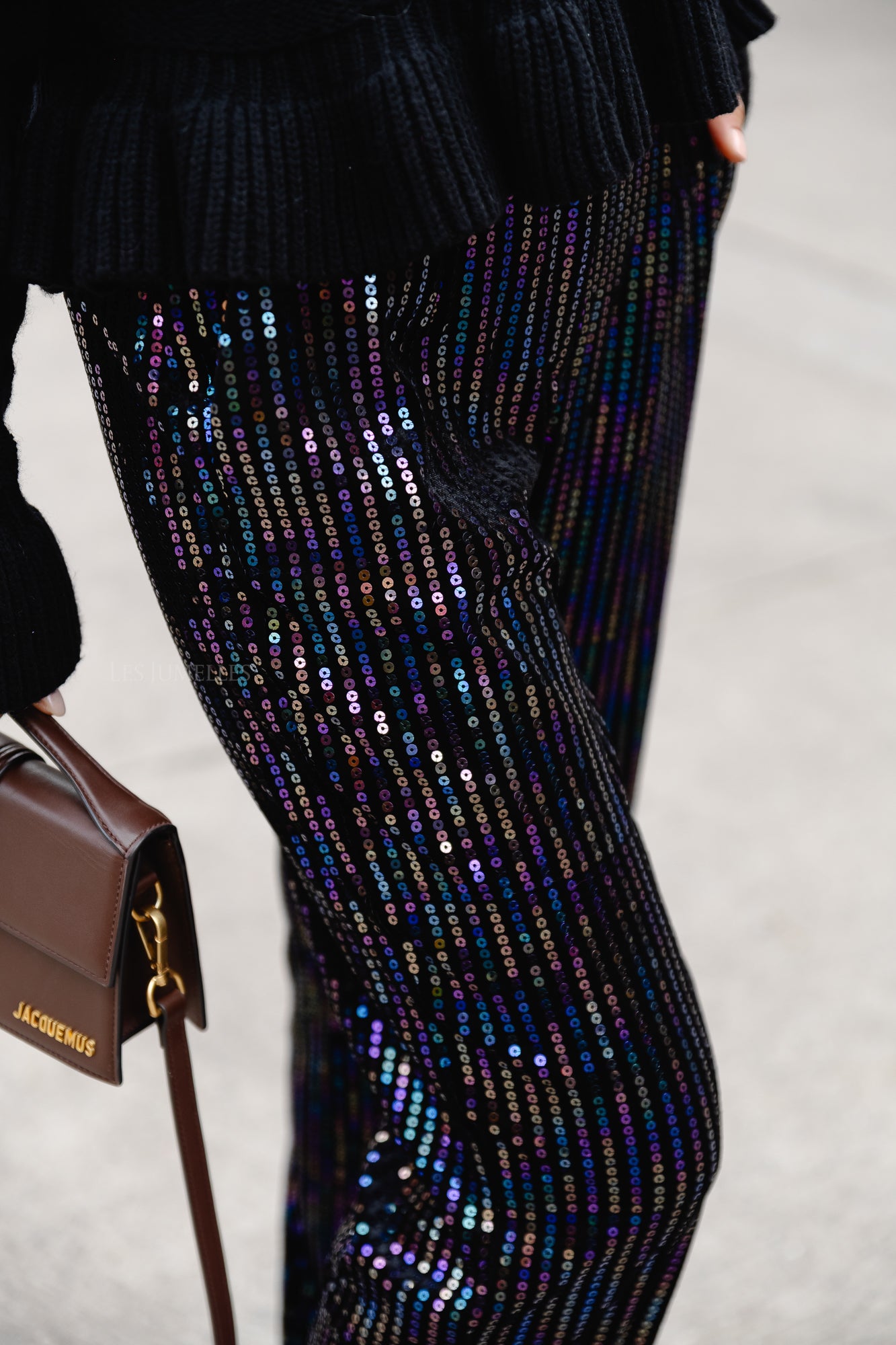<tc>Pantalon droit à paillettes Yaseliva noir</tc>