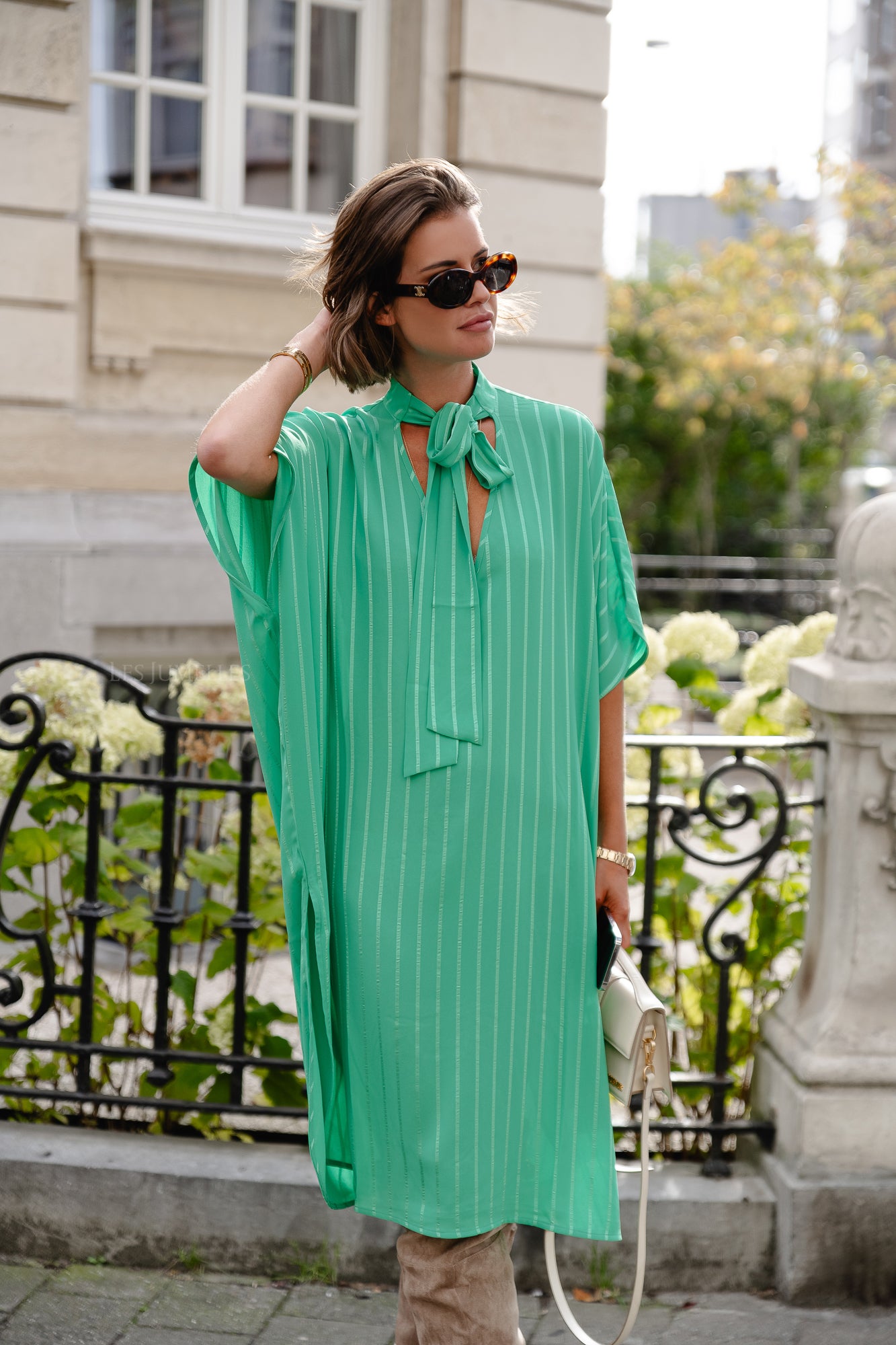 <tc>Midi-jurk met nekband zwart</tc>