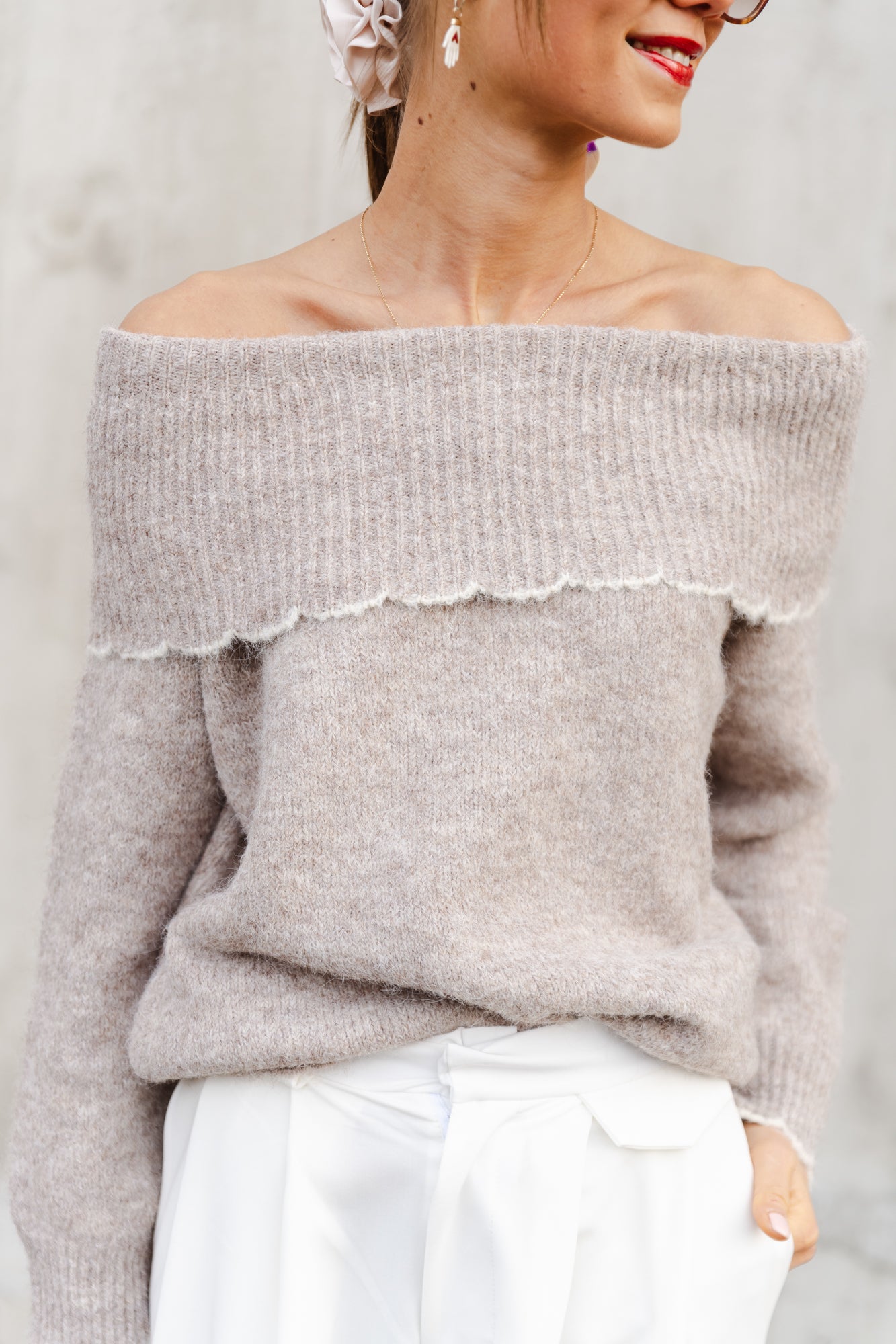 Paulien off shoulder jumper taupe Les Jumelles