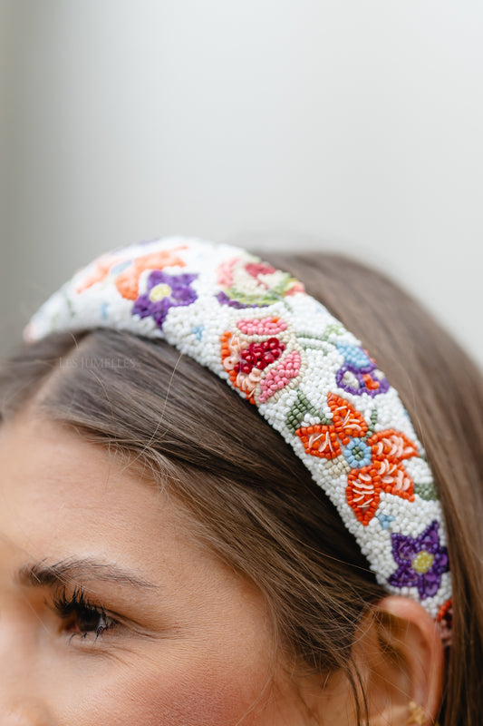 Les Jumelles Primula haarband met brede kralen wit