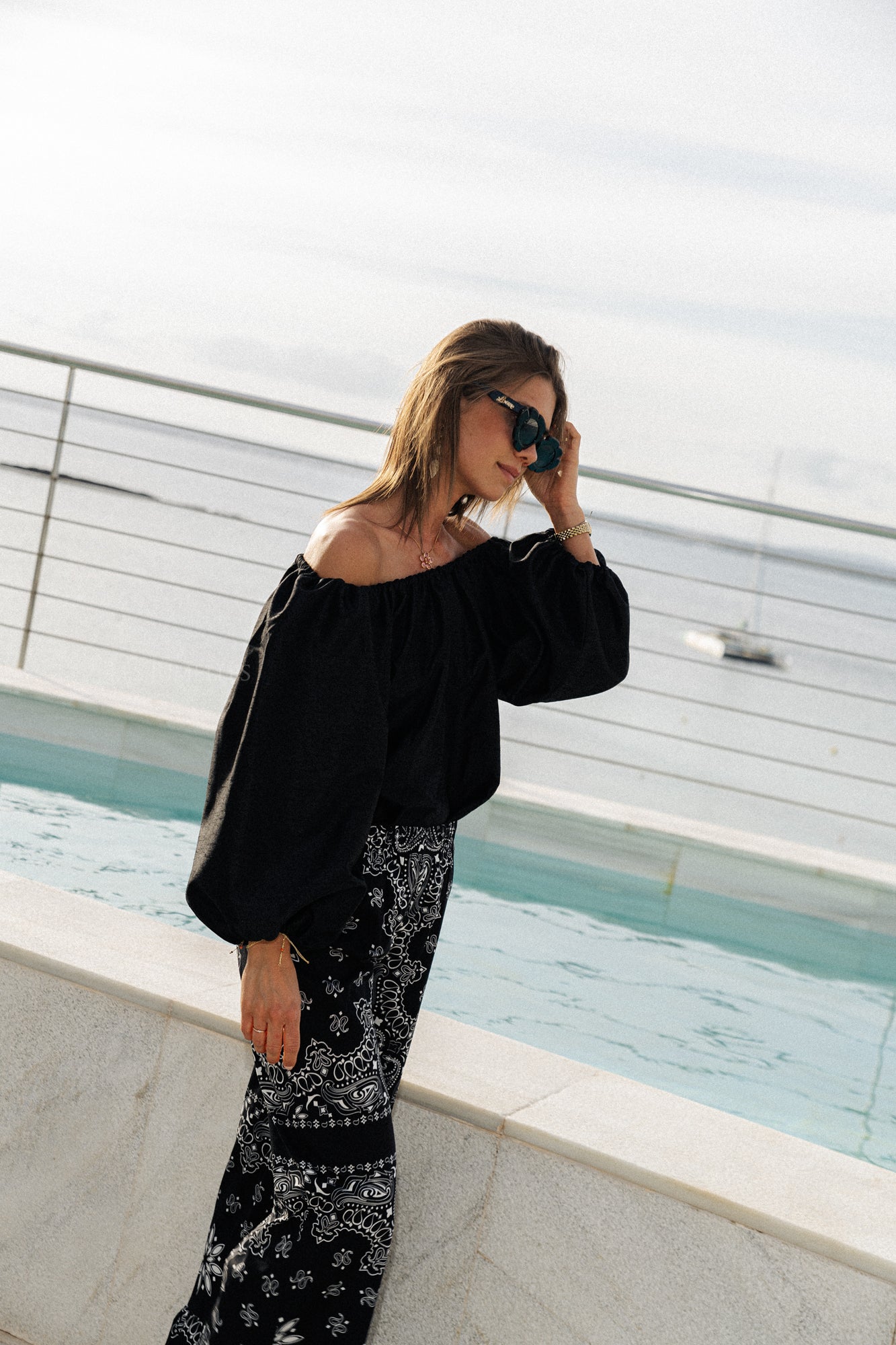 Ella Schulterfreie Bluse Schwarz