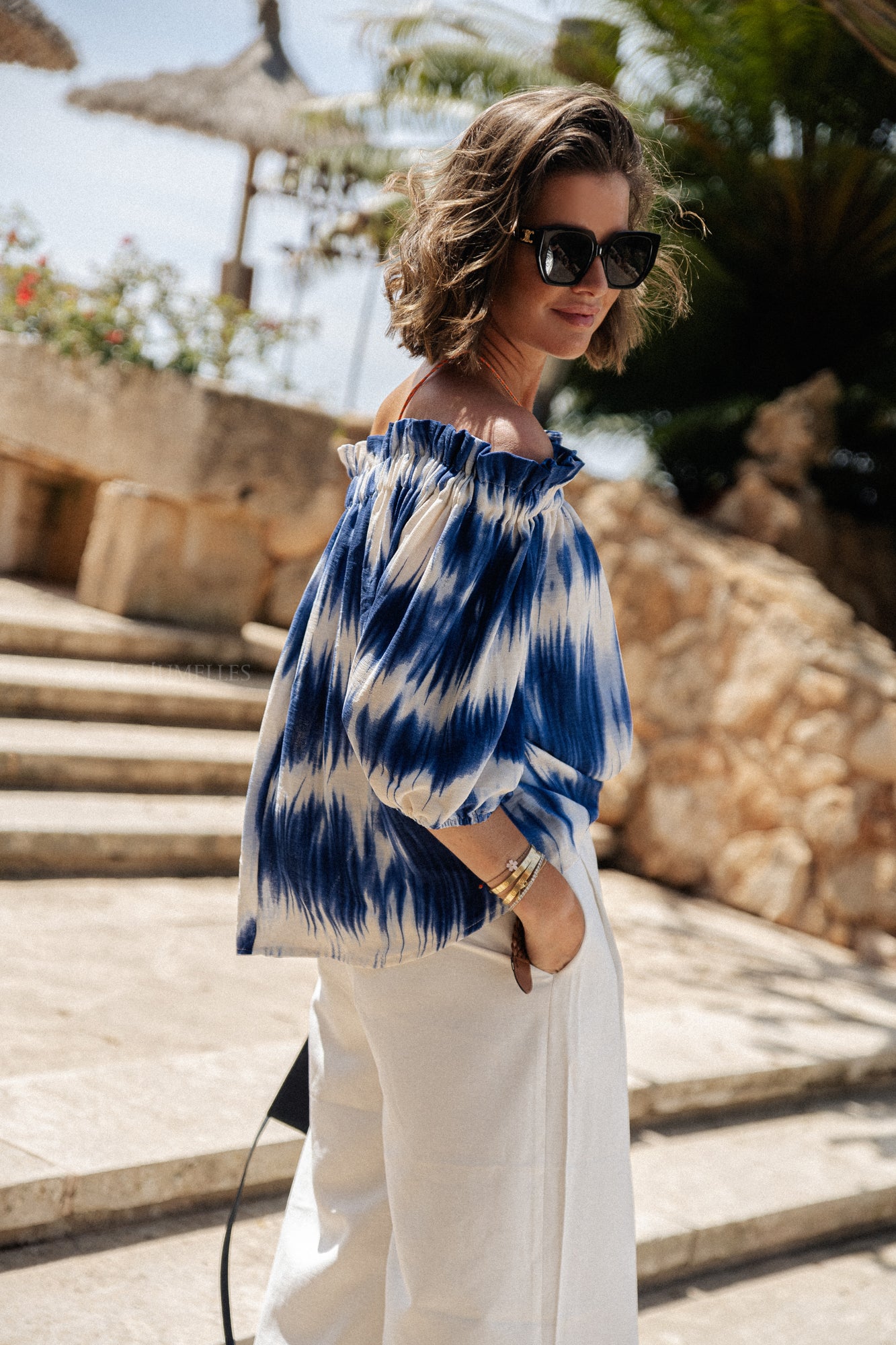 Anabel schulterfreie Bluse in Tie-Dye-Blau