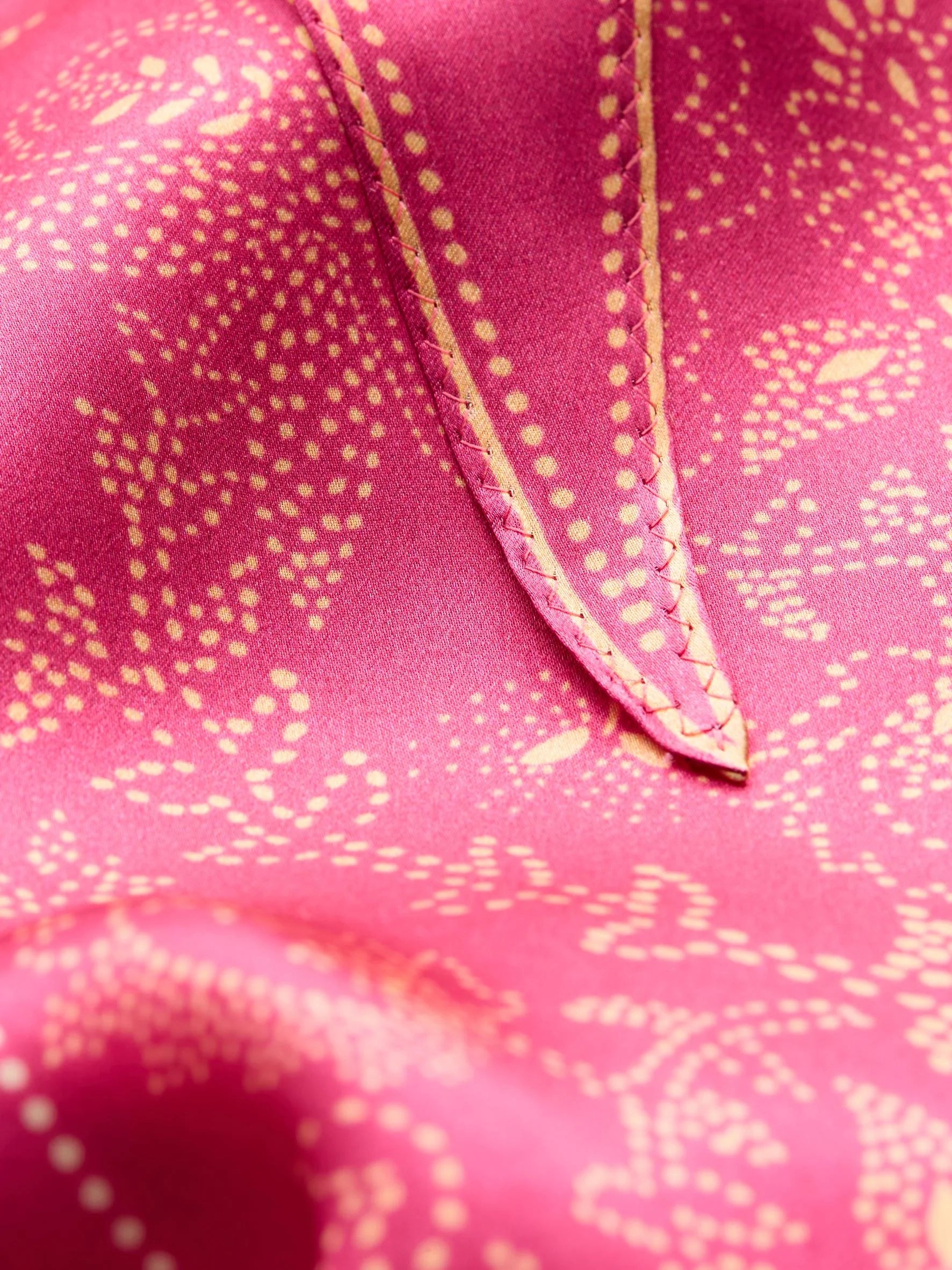 Dotted Flora diamond scarf carmine pink