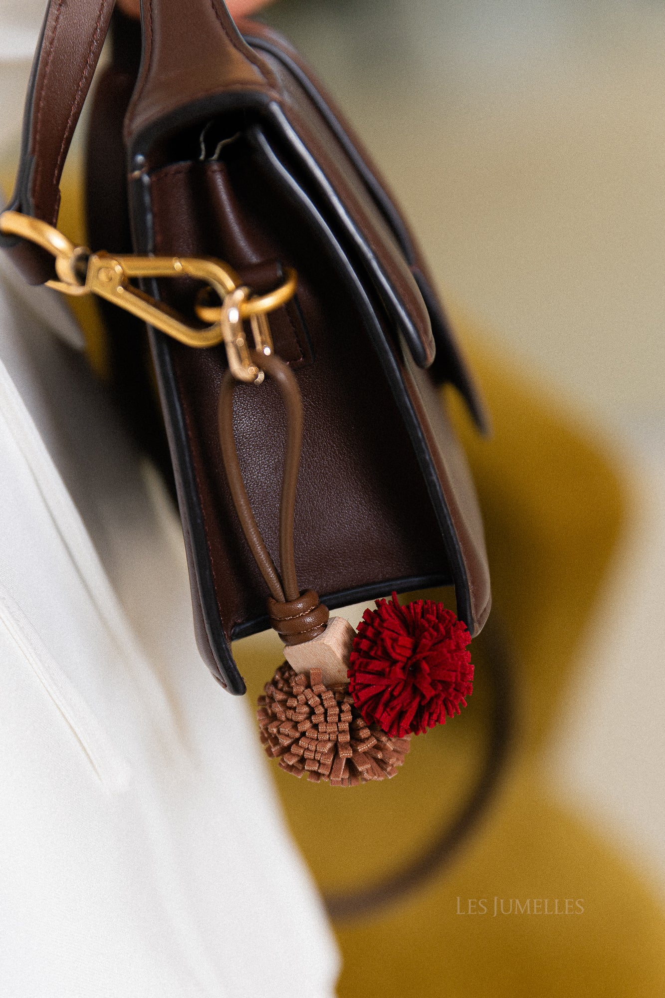 Porte-clés pompon camel/rouge foncé