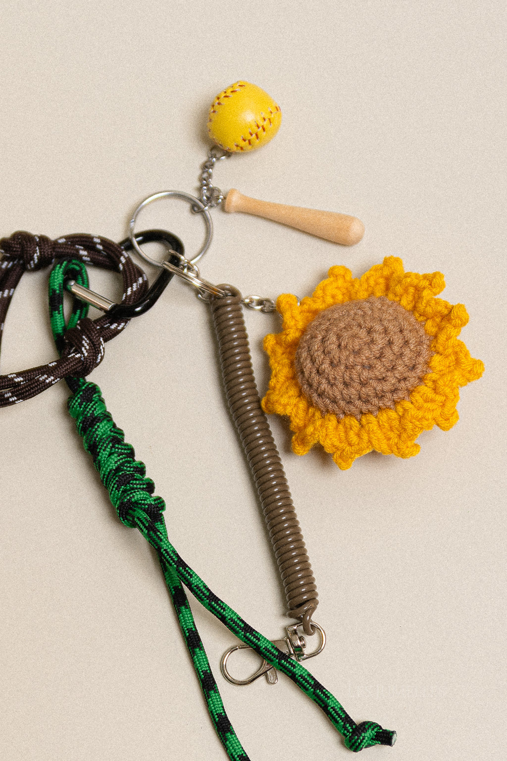 Gehaakte sleutelhanger met zonnebloem