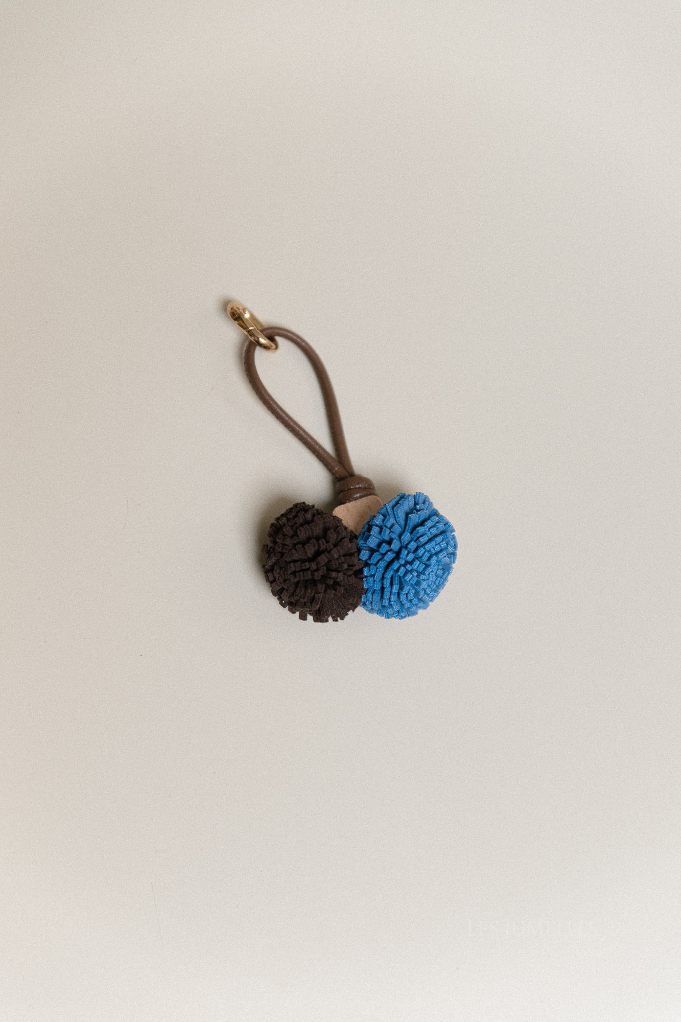 Pompon sleutelhanger bruin/blauw