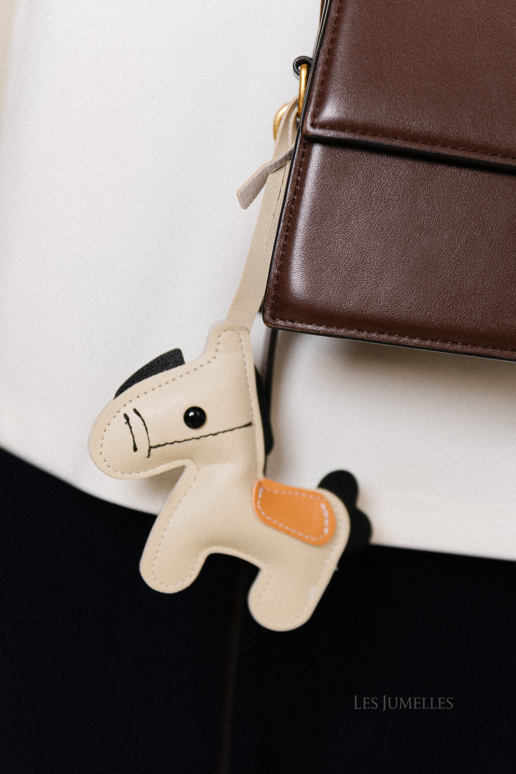 Sleutelhanger paard ecru/zwart