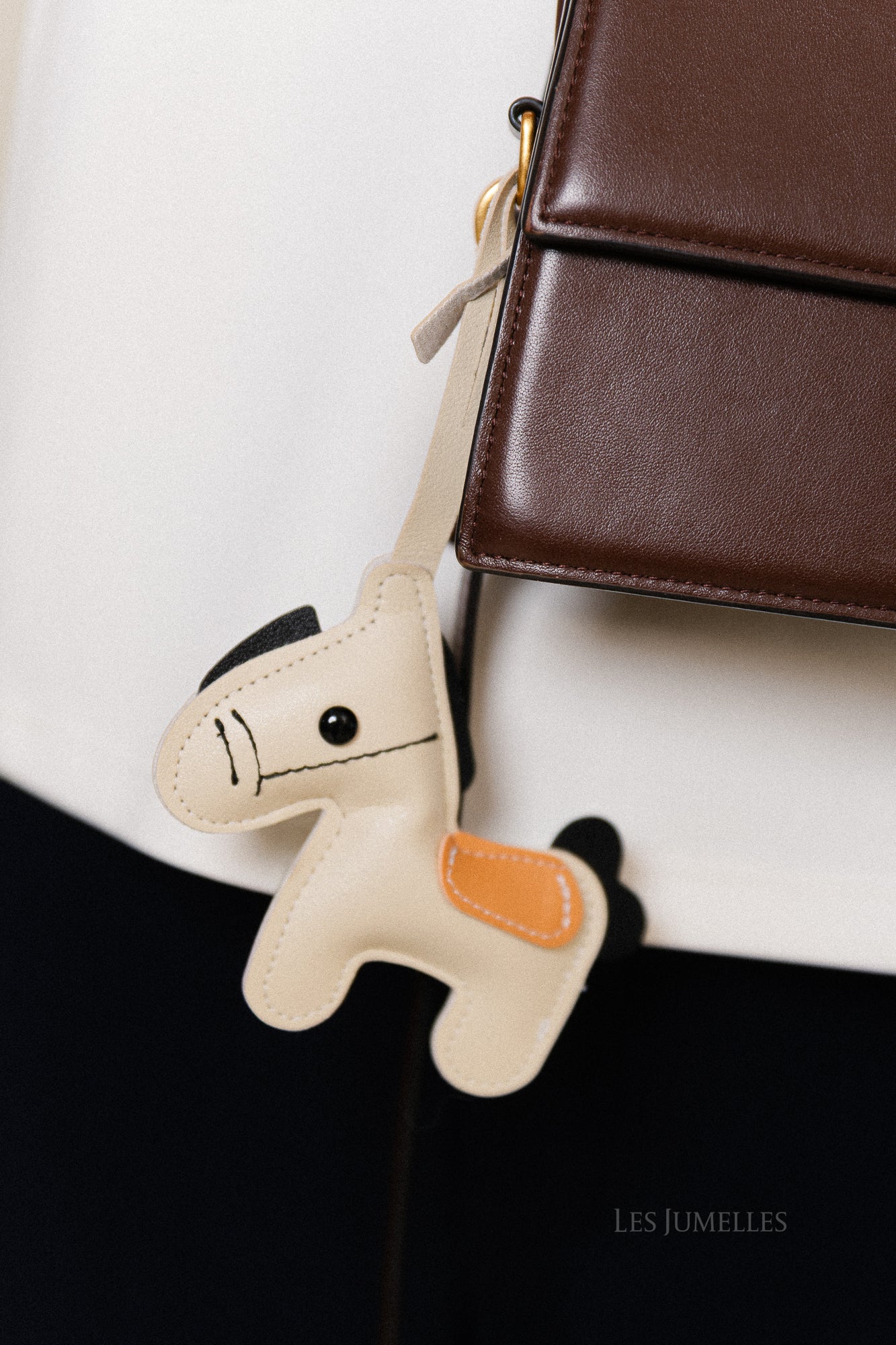 Sleutelhanger paard ecru/zwart