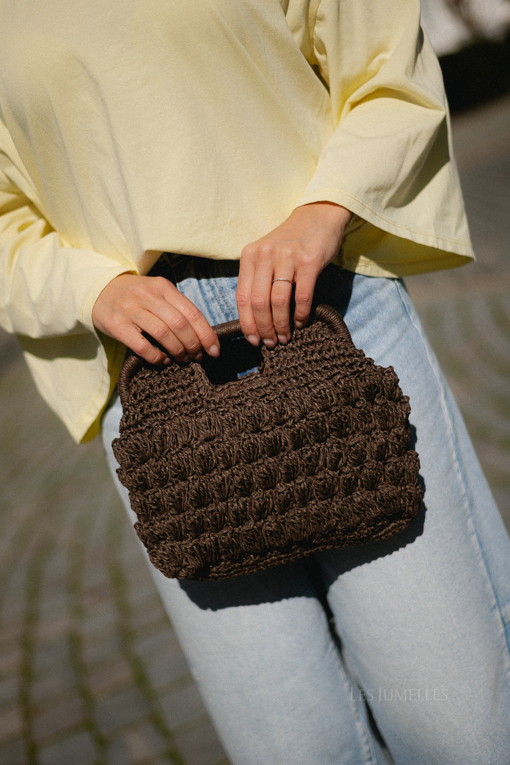 Textured crochet handbag - dark brown