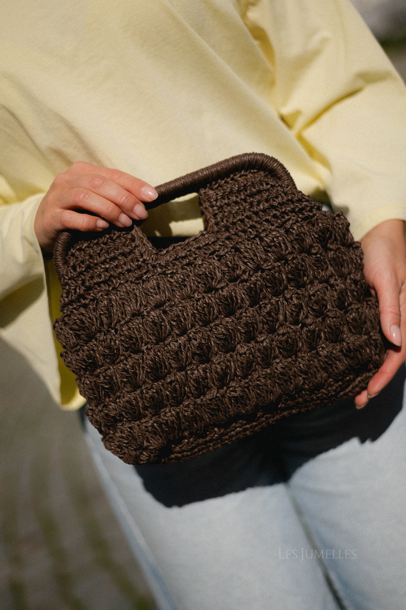 Textured crochet handbag - dark brown