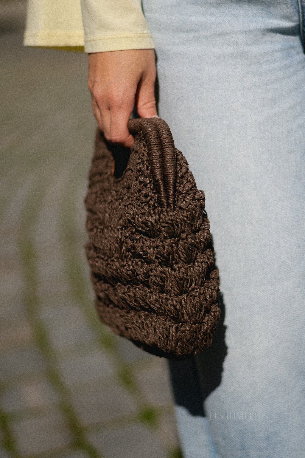 Textured crochet handbag - dark brown