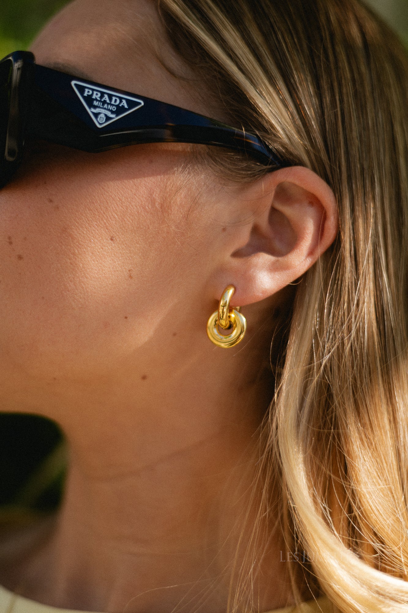 Chunky interlocking hoop earrings gold