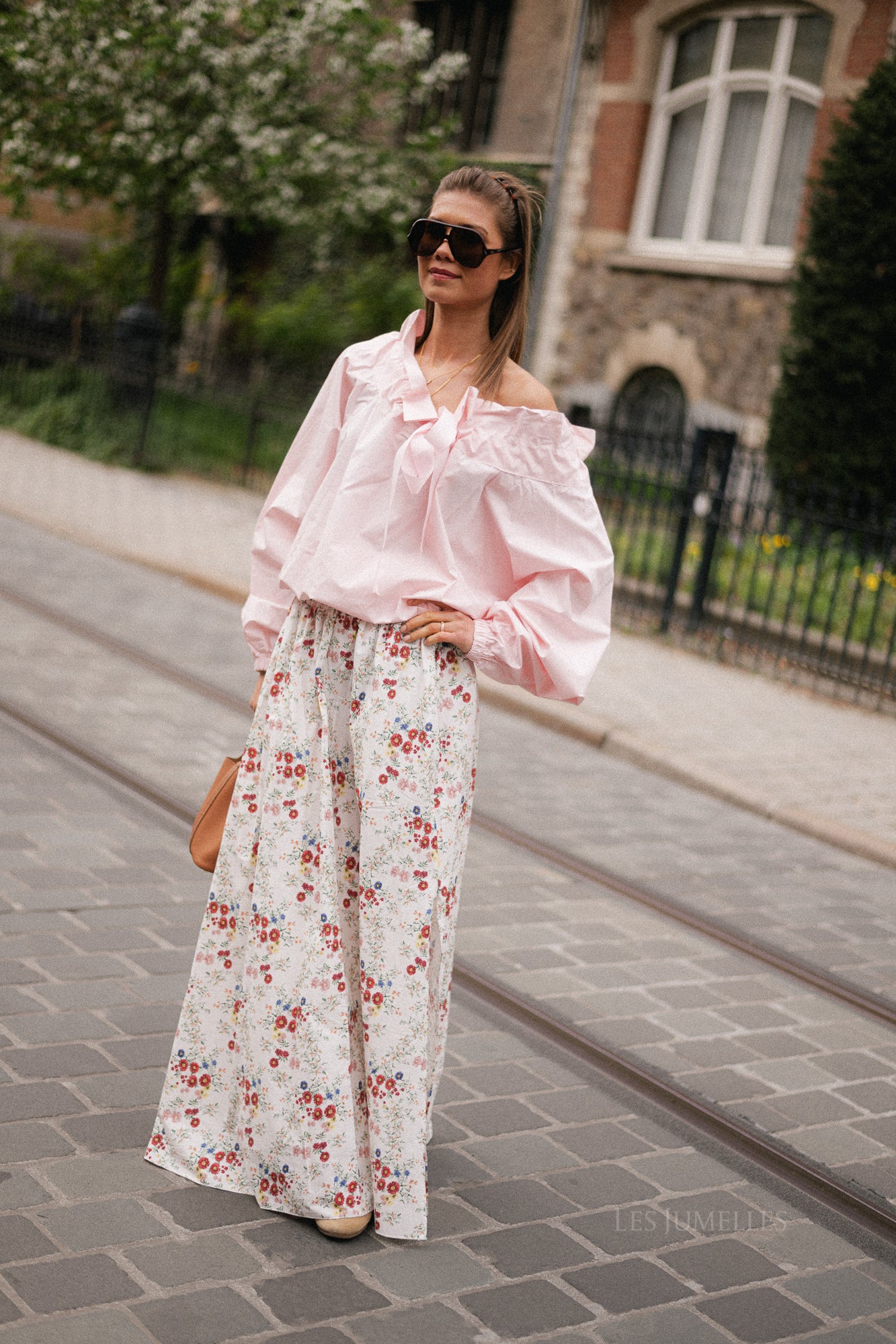 Isaline off-shoulder blouse baby pink
