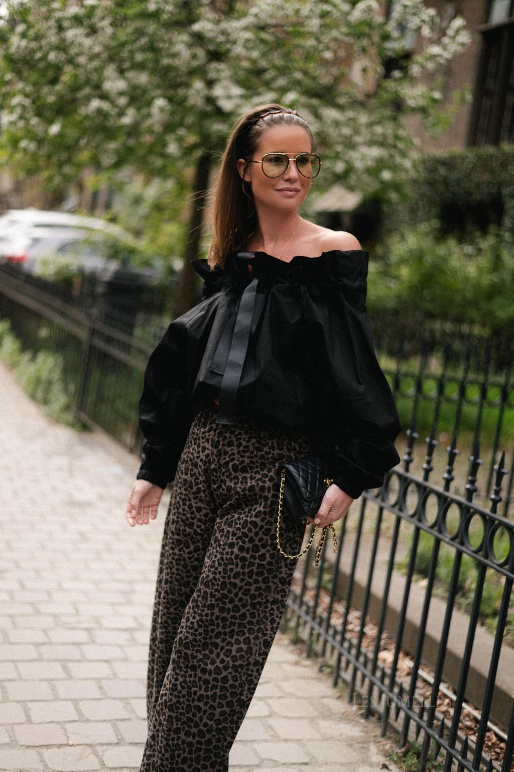 Isaline off-shoulder blouse black