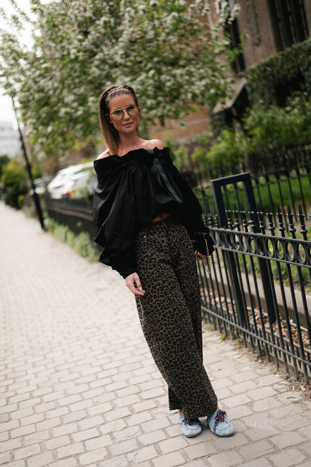 Isaline off-shoulder blouse black