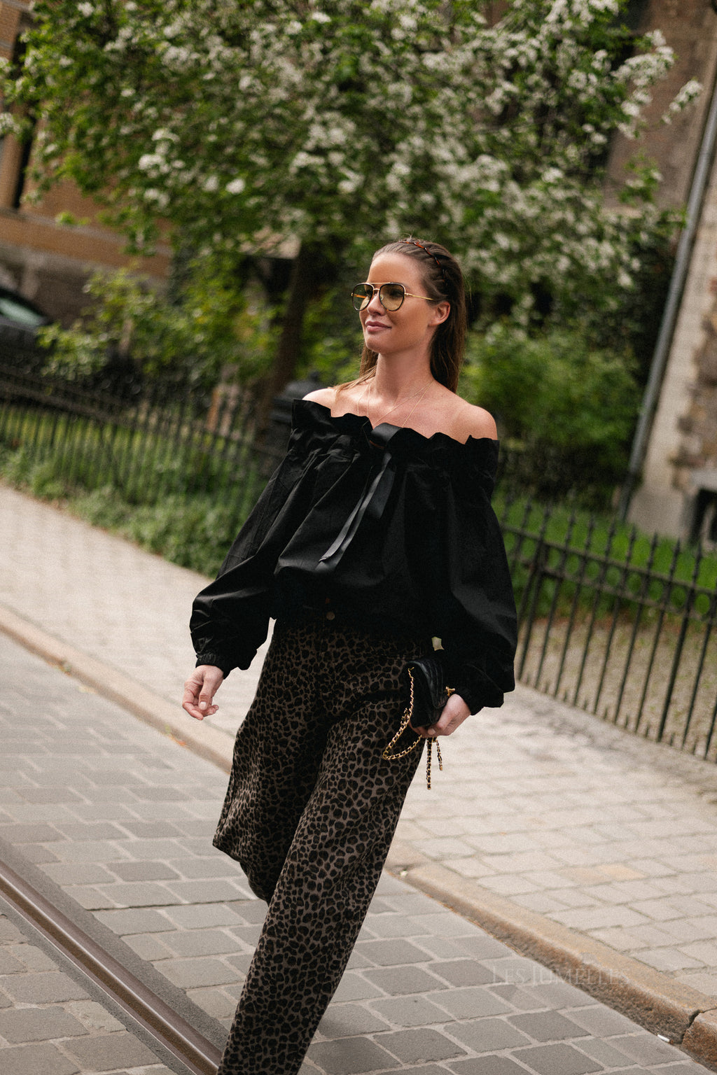 Isaline off-shoulder blouse black