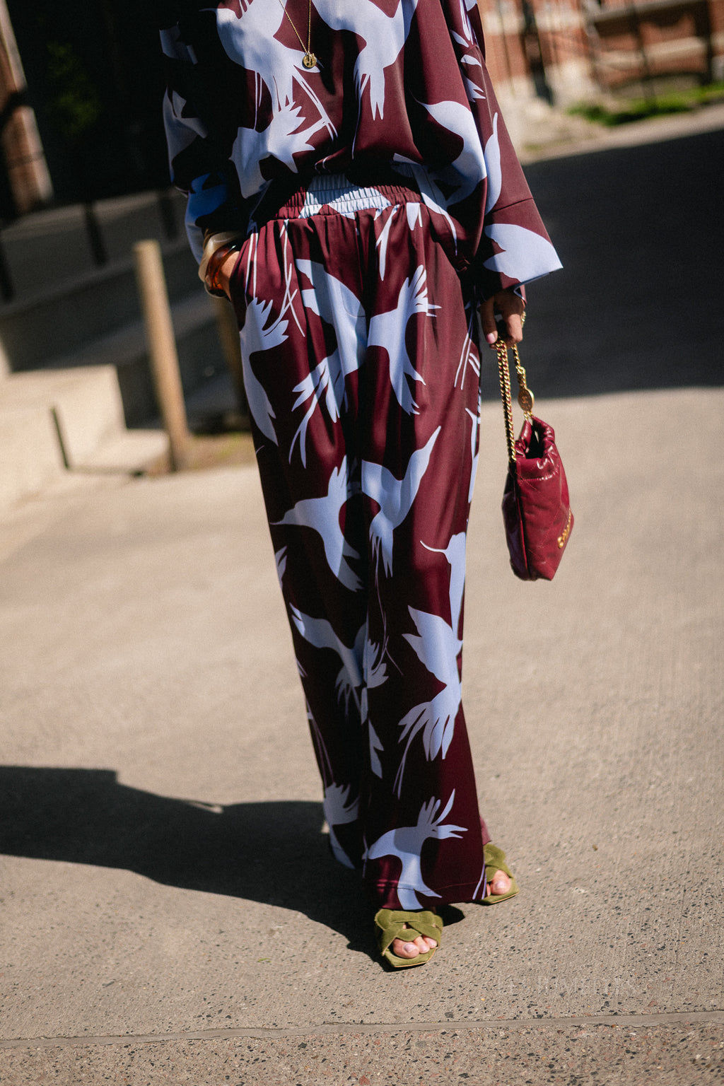 Gill sateen pants birds burgundy/baby blue