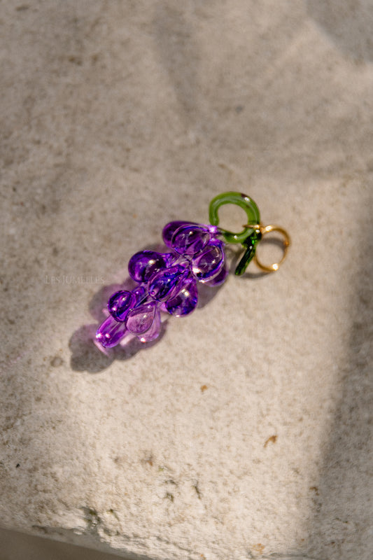 Les Jumelles Grape pendant li la love