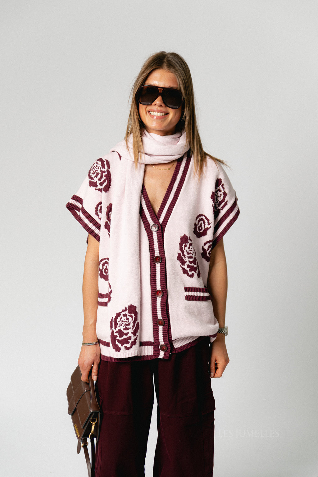 Margot gebreide vest roze/bordeauxrode rozen