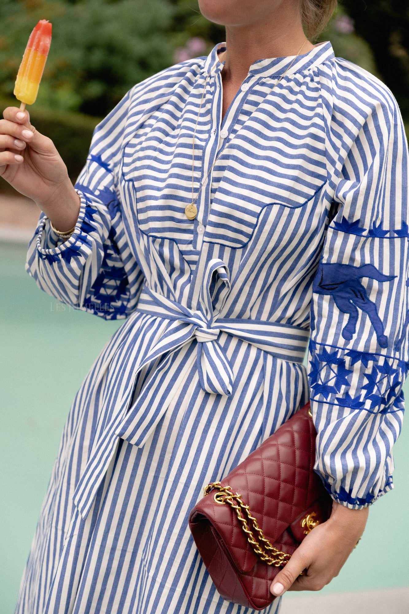 Quinn Maxikleid mit blauen Streifen