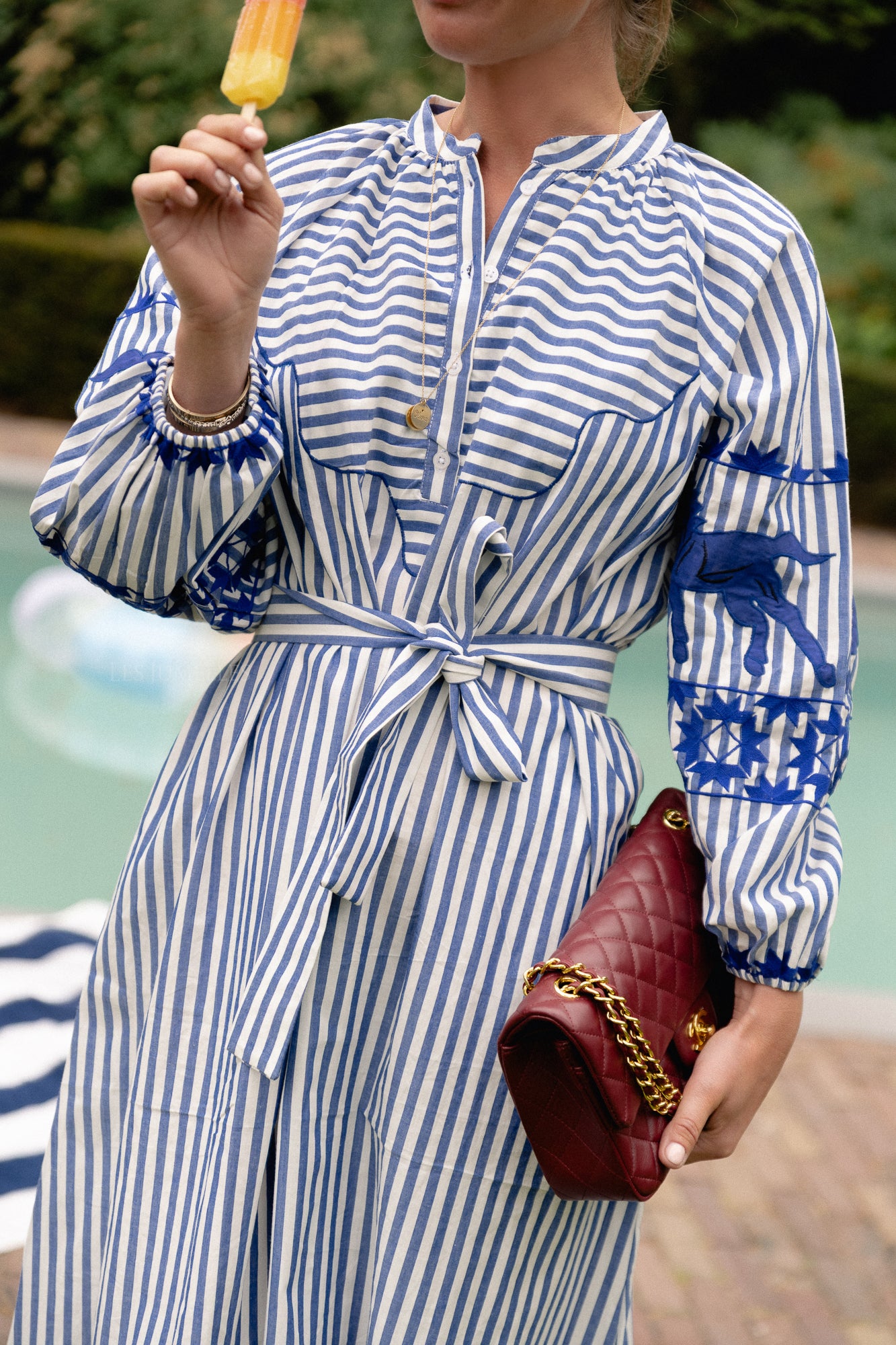 Quinn Maxikleid mit blauen Streifen