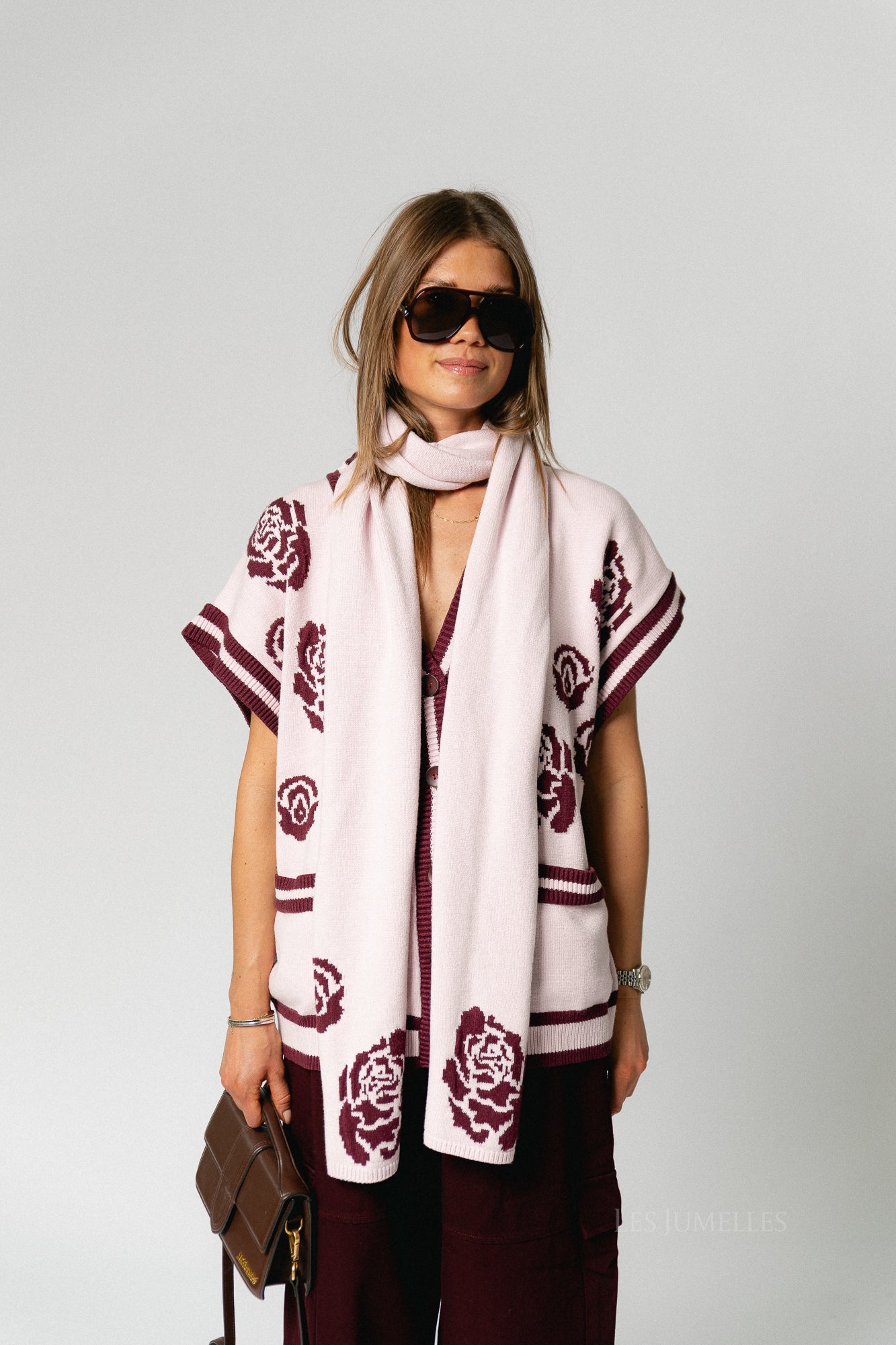 Margot scarf blushing bride/burgundy roses
