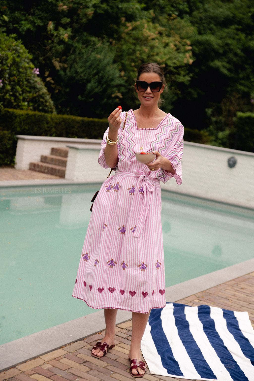 Anna besticktes Kleid rosa-weiße Streifen