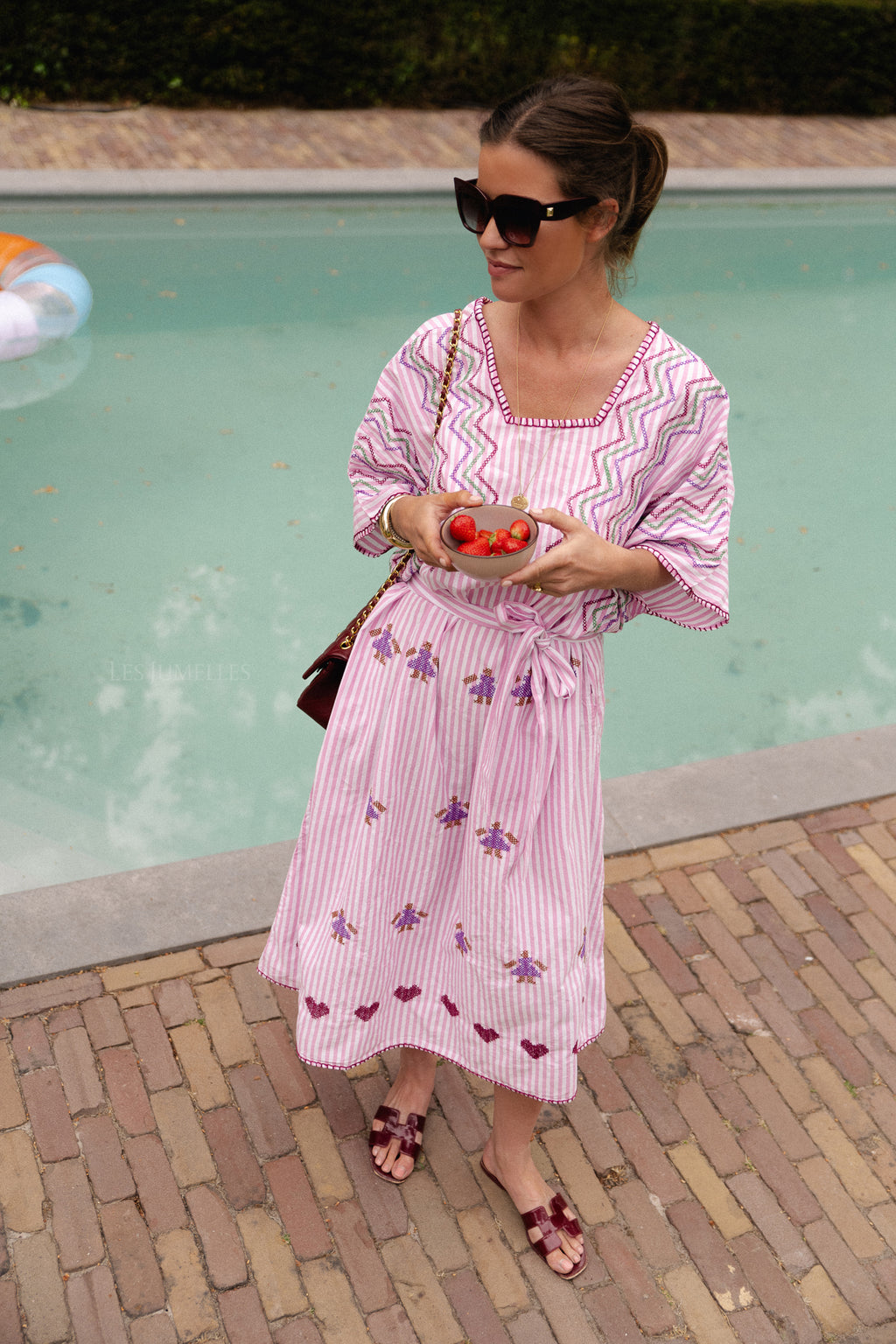 Anna besticktes Kleid rosa-weiße Streifen