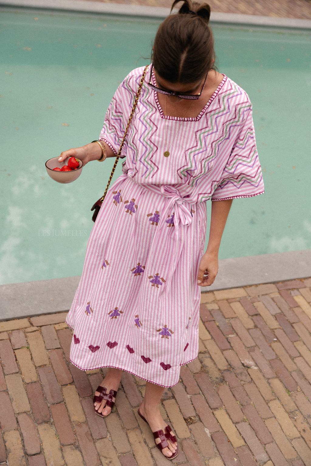 Anna besticktes Kleid rosa-weiße Streifen